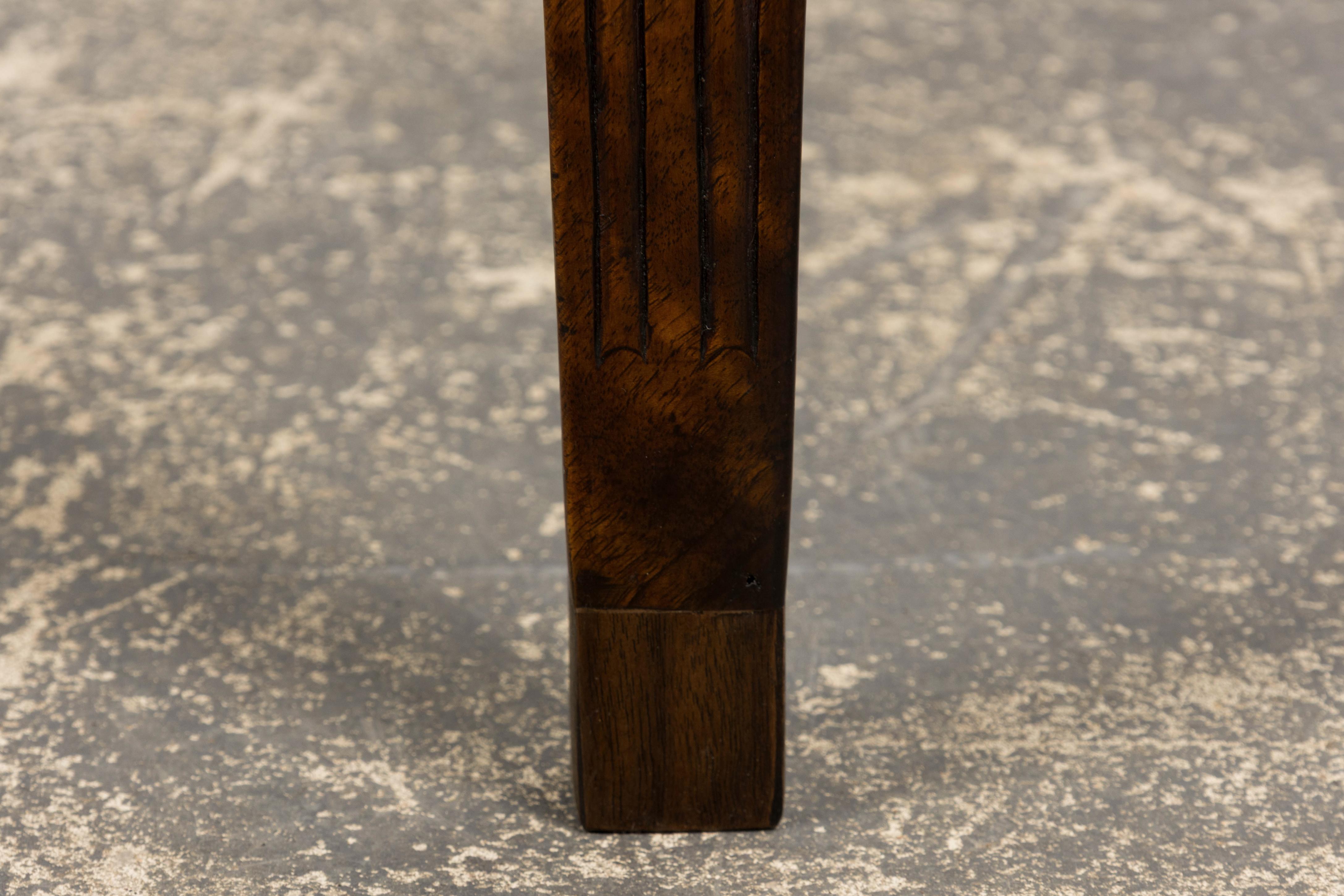 19th Century French Neoclassical Louis XVI Walnut Extending Dining Table For Sale 10