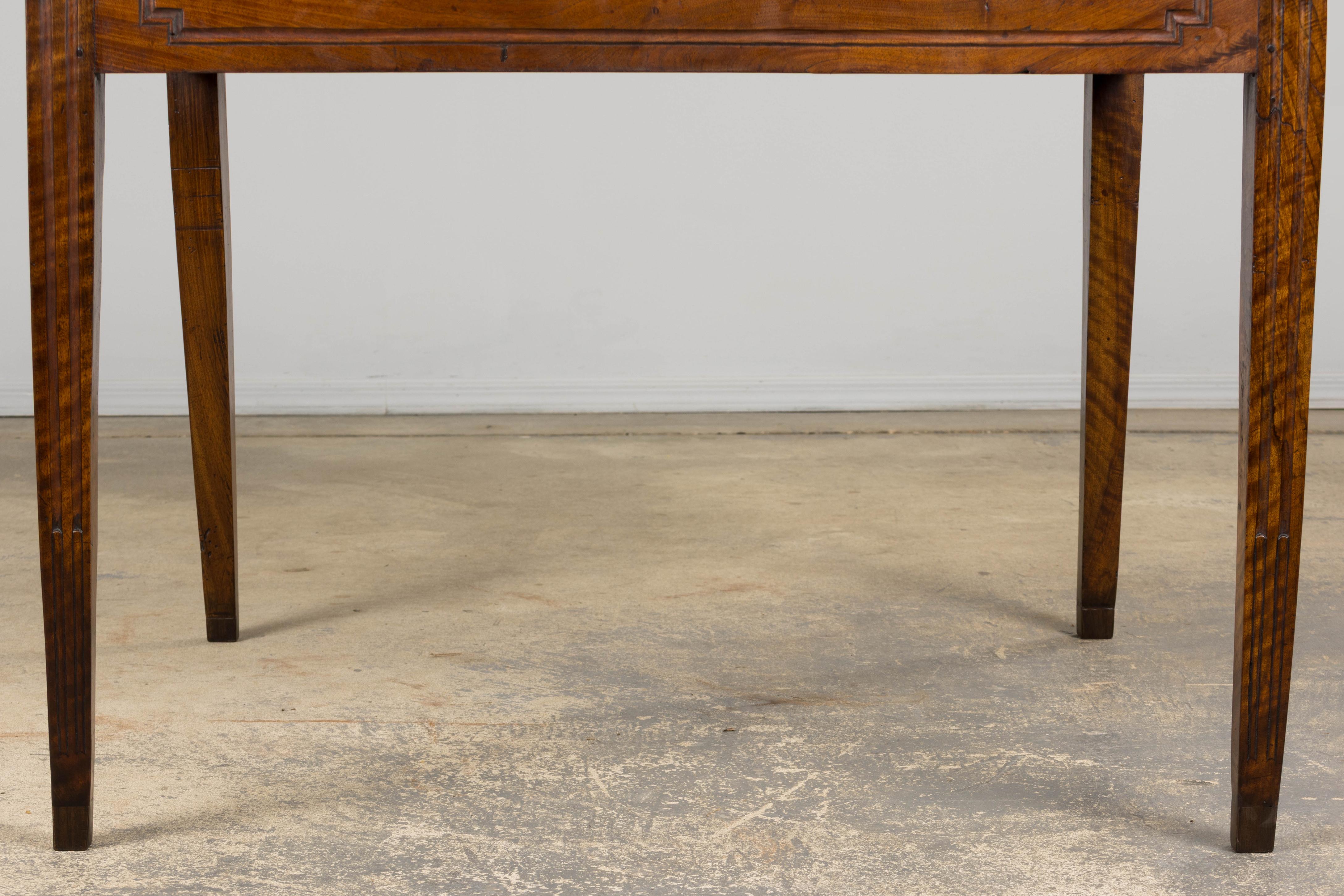 19th Century French Neoclassical Louis XVI Walnut Extending Dining Table For Sale 15