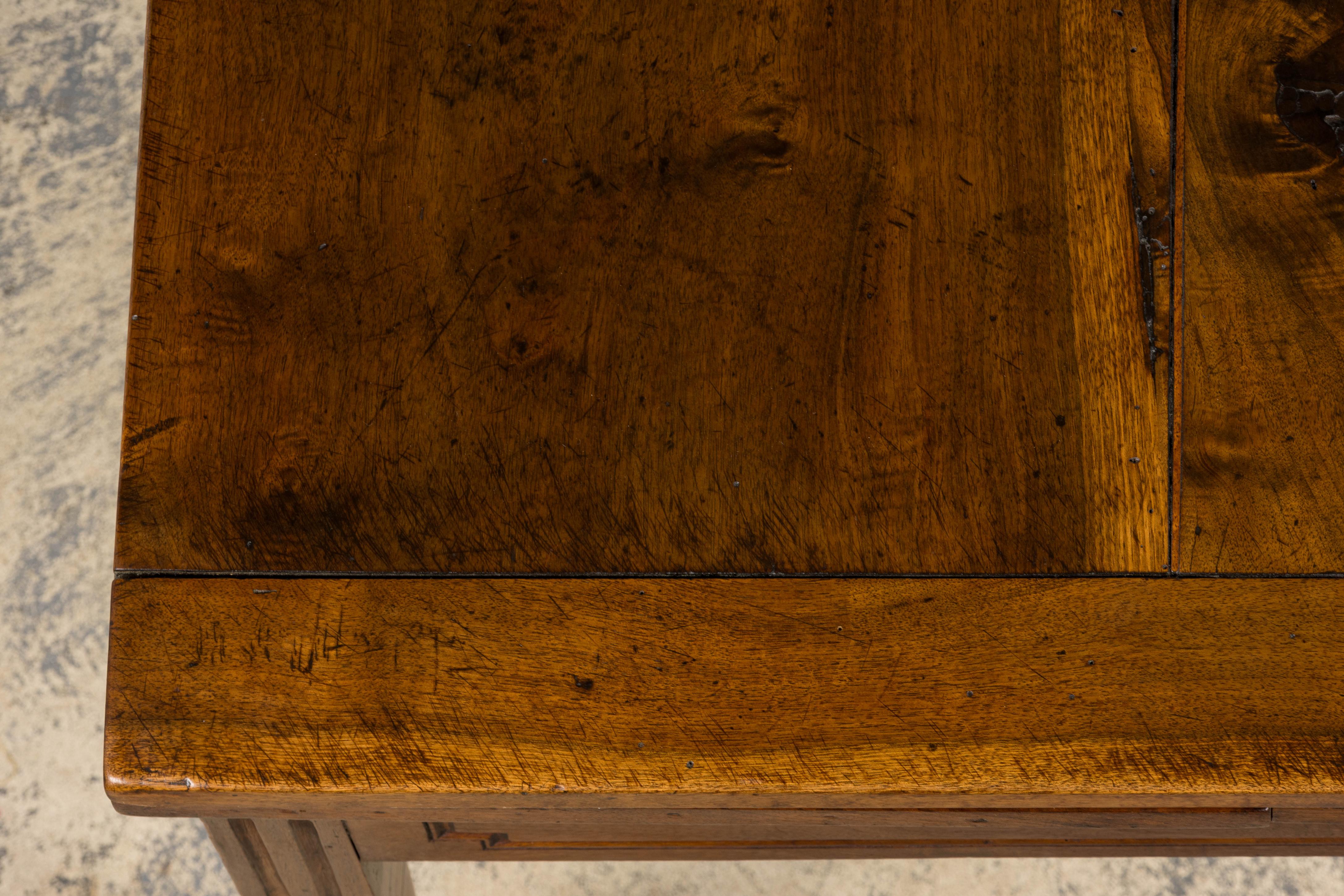 19th Century French Neoclassical Louis XVI Walnut Extending Dining Table For Sale 1