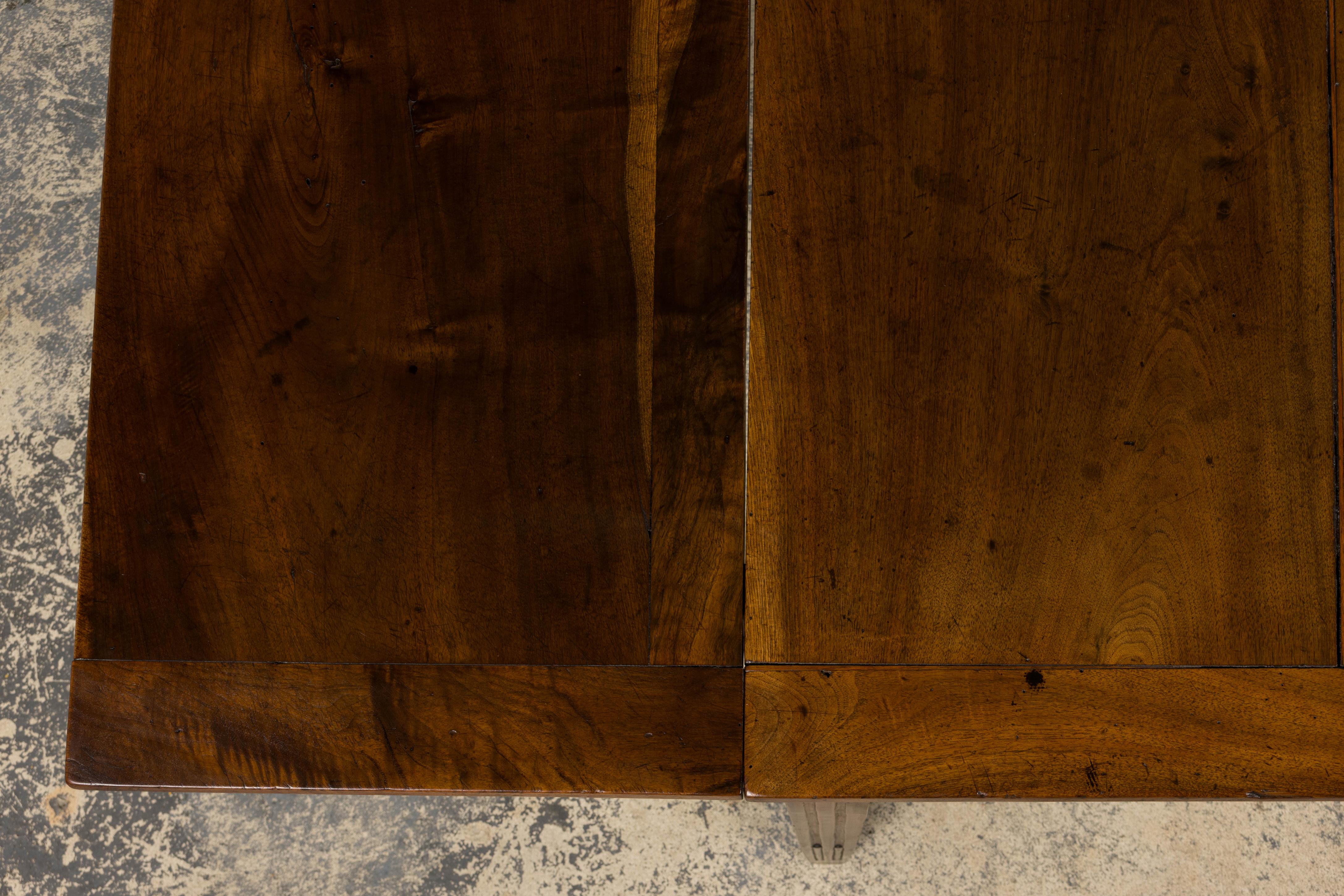 19th Century French Neoclassical Louis XVI Walnut Extending Dining Table For Sale 4