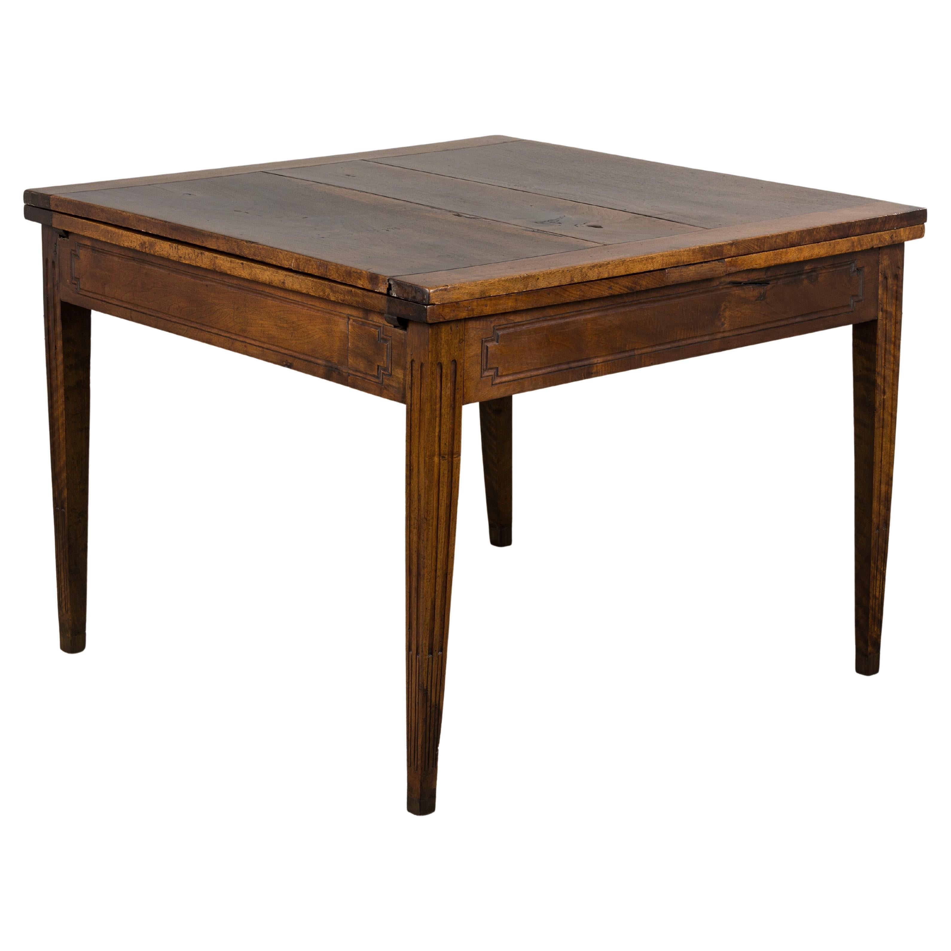 19th Century French Neoclassical Louis XVI Walnut Extending Dining Table For Sale