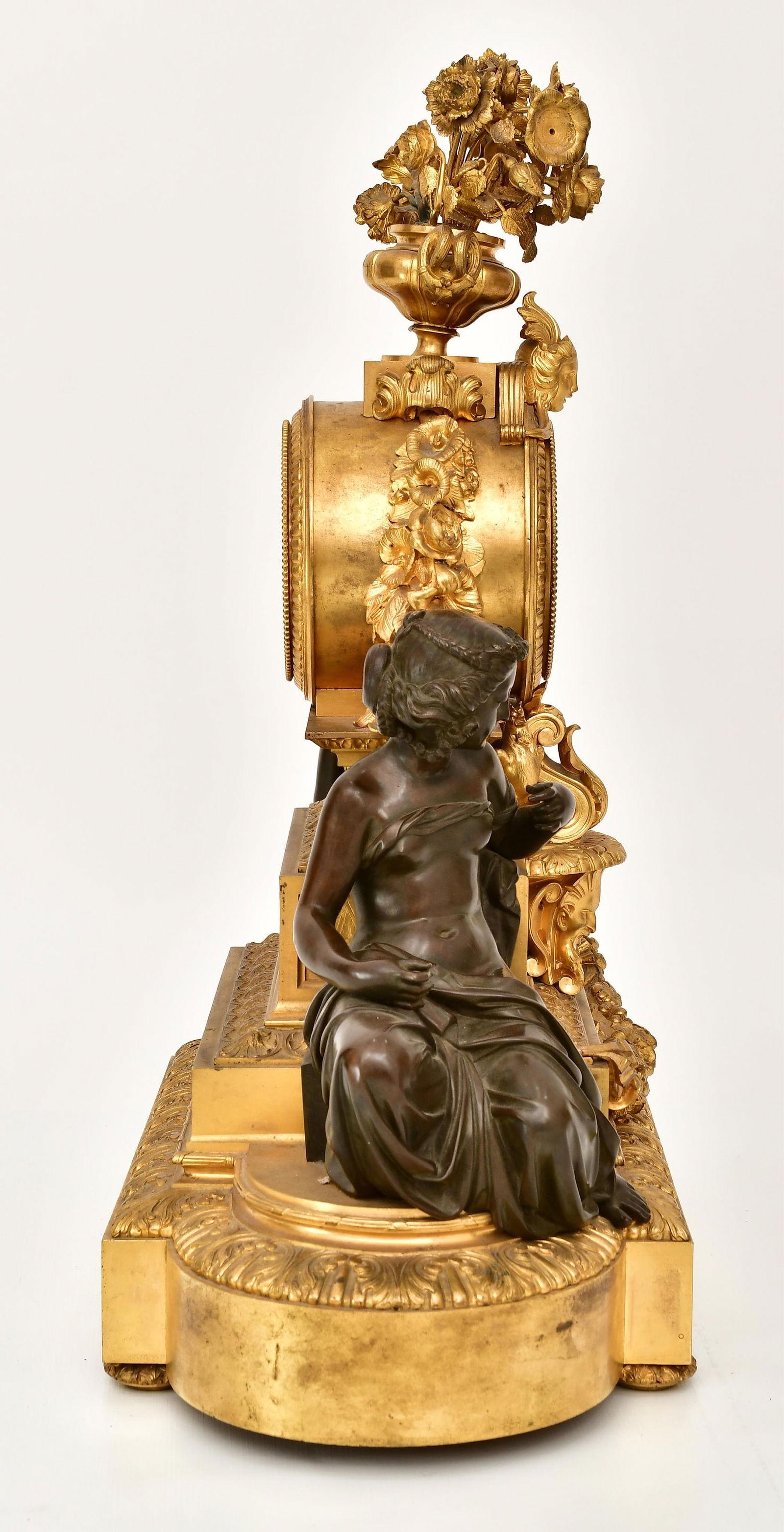 Französische Kaminsimsuhr im neoklassischen Stil des 19. Jahrhunderts von Delafontaine aus Paris (Bronze) im Angebot