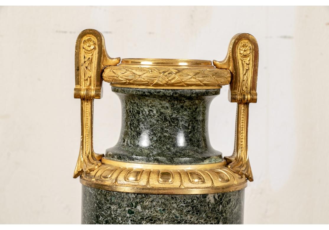 Néoclassique Cassolette néoclassique française du XIXe siècle en marbre et bronze doré en vente
