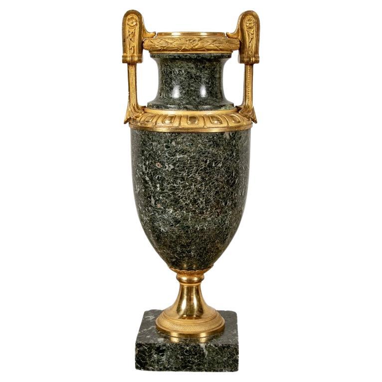 Cassolette néoclassique française du XIXe siècle en marbre et bronze doré en vente