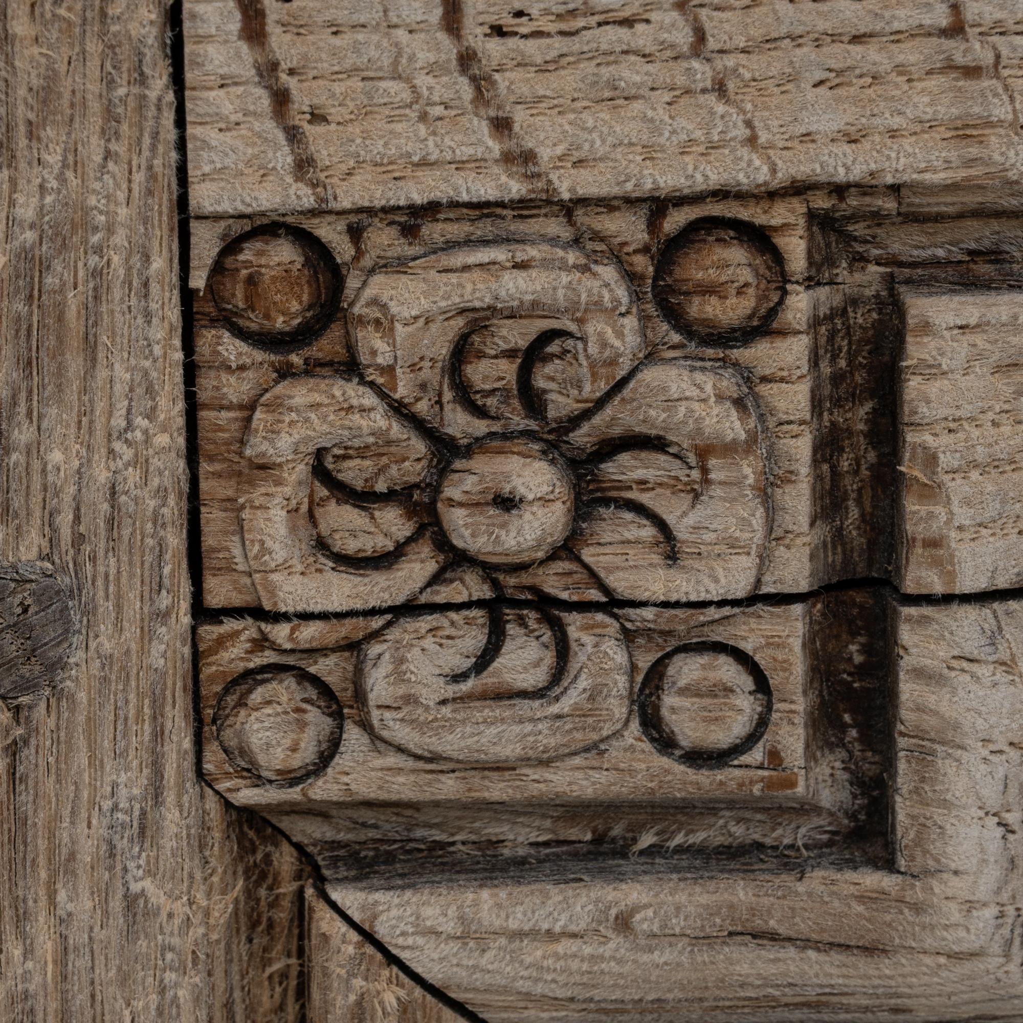 19th Century French Neoclassical Oak Buffet With Three Doors en vente 4