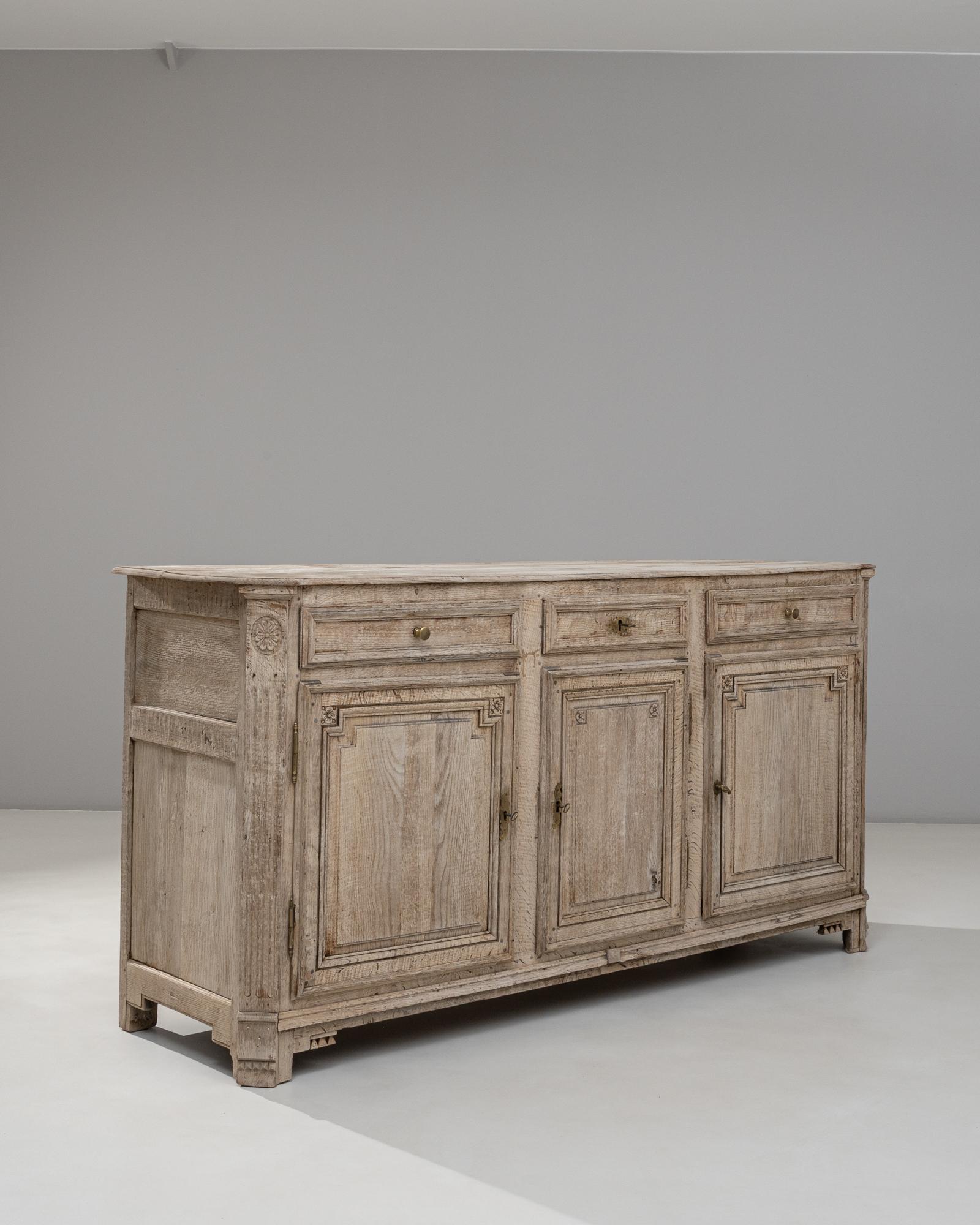 19th Century French Neoclassical Oak Buffet With Three Doors en vente 6