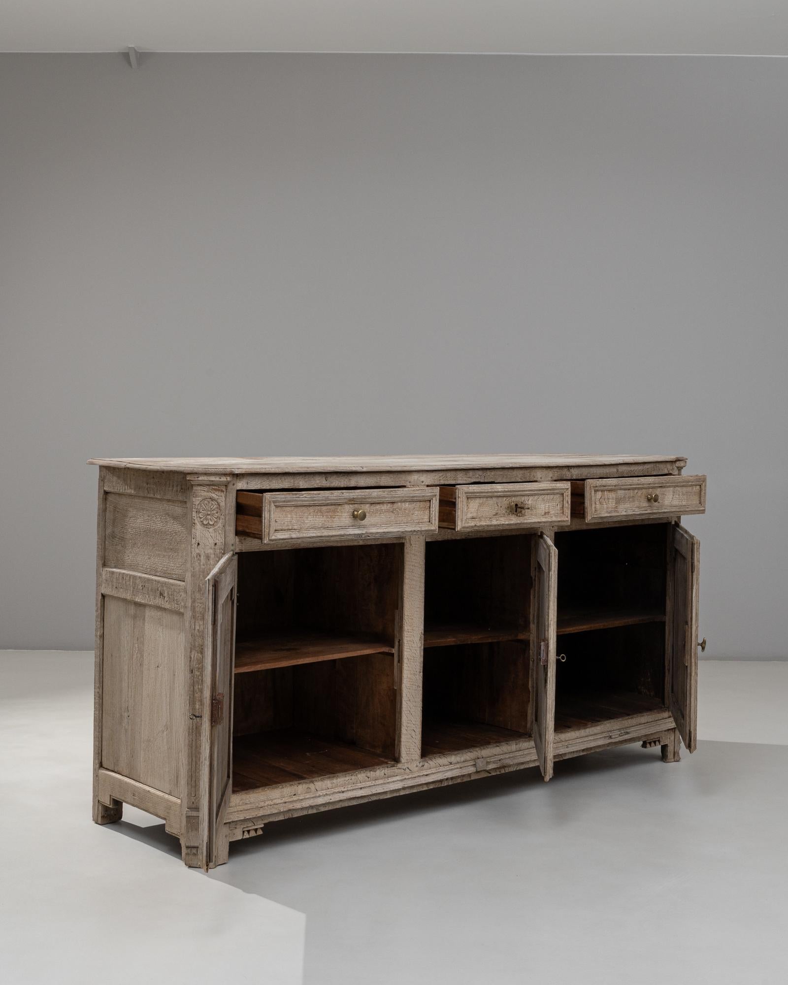 19th Century French Neoclassical Oak Buffet With Three Doors en vente 7