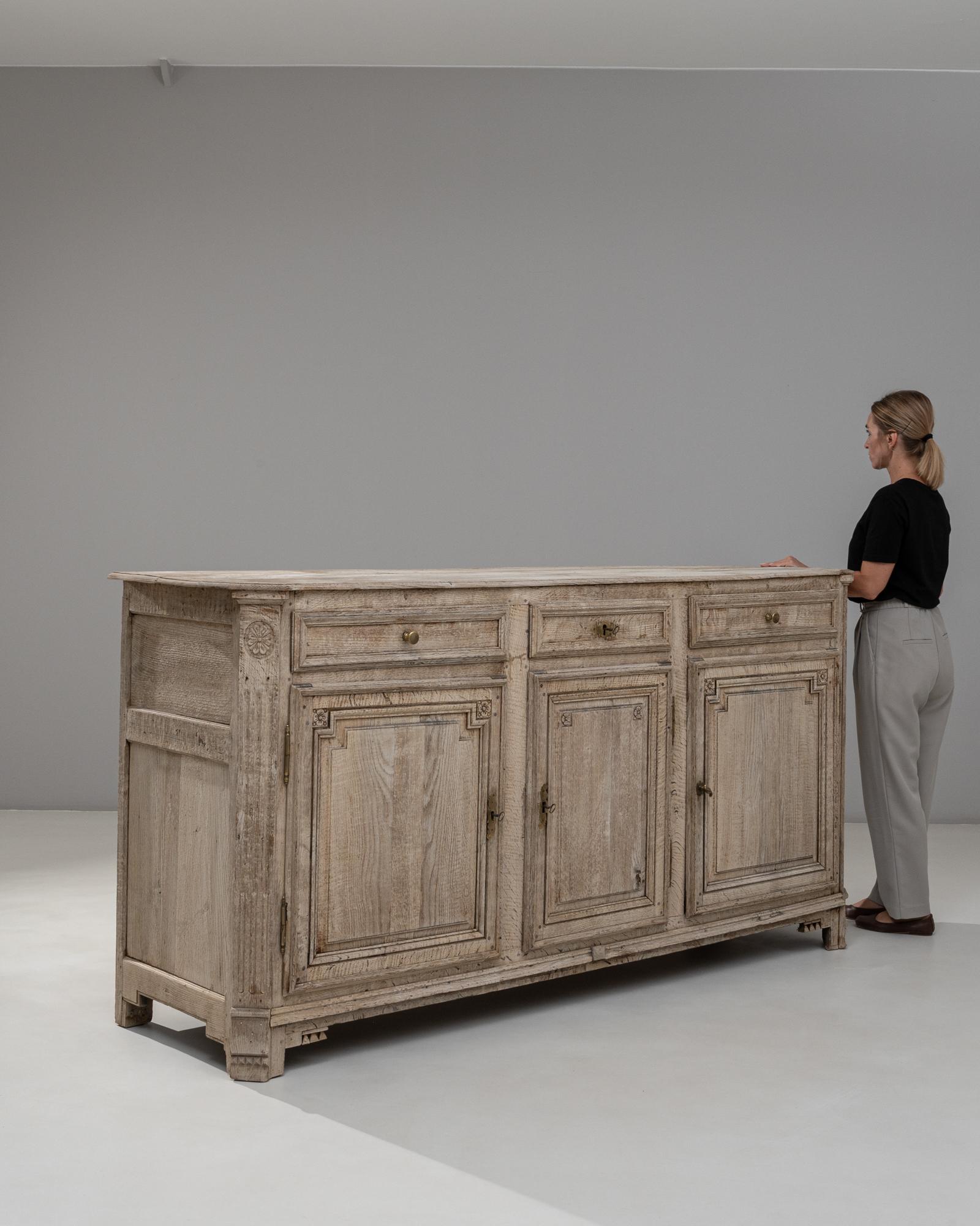 19th Century French Neoclassical Oak Buffet With Three Doors en vente 8