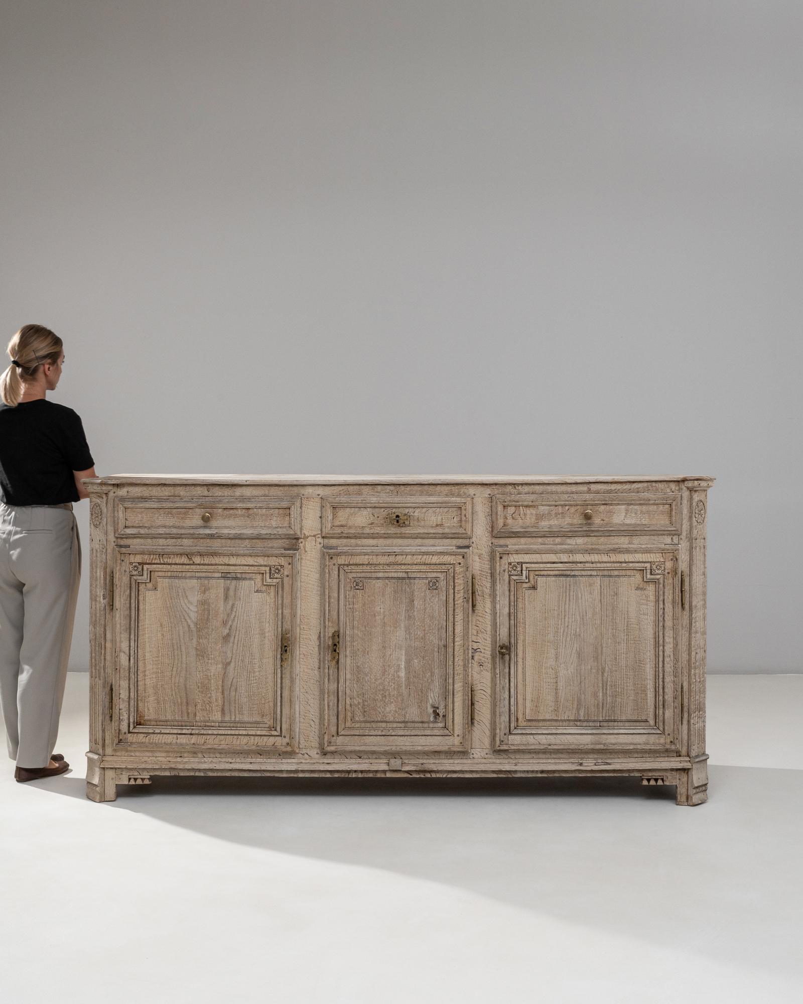 XIXe siècle 19th Century French Neoclassical Oak Buffet With Three Doors en vente