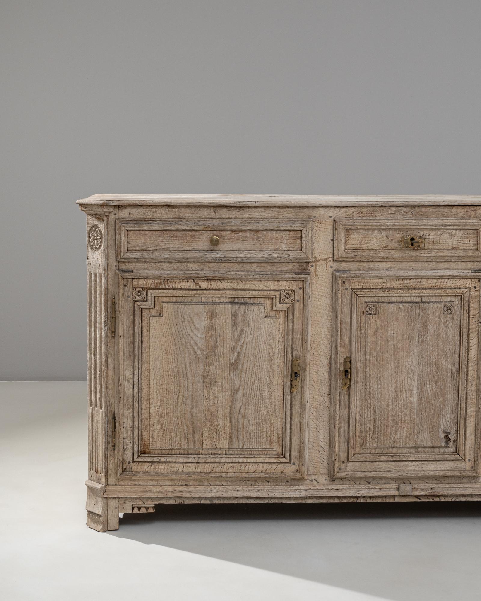 Chêne 19th Century French Neoclassical Oak Buffet With Three Doors en vente