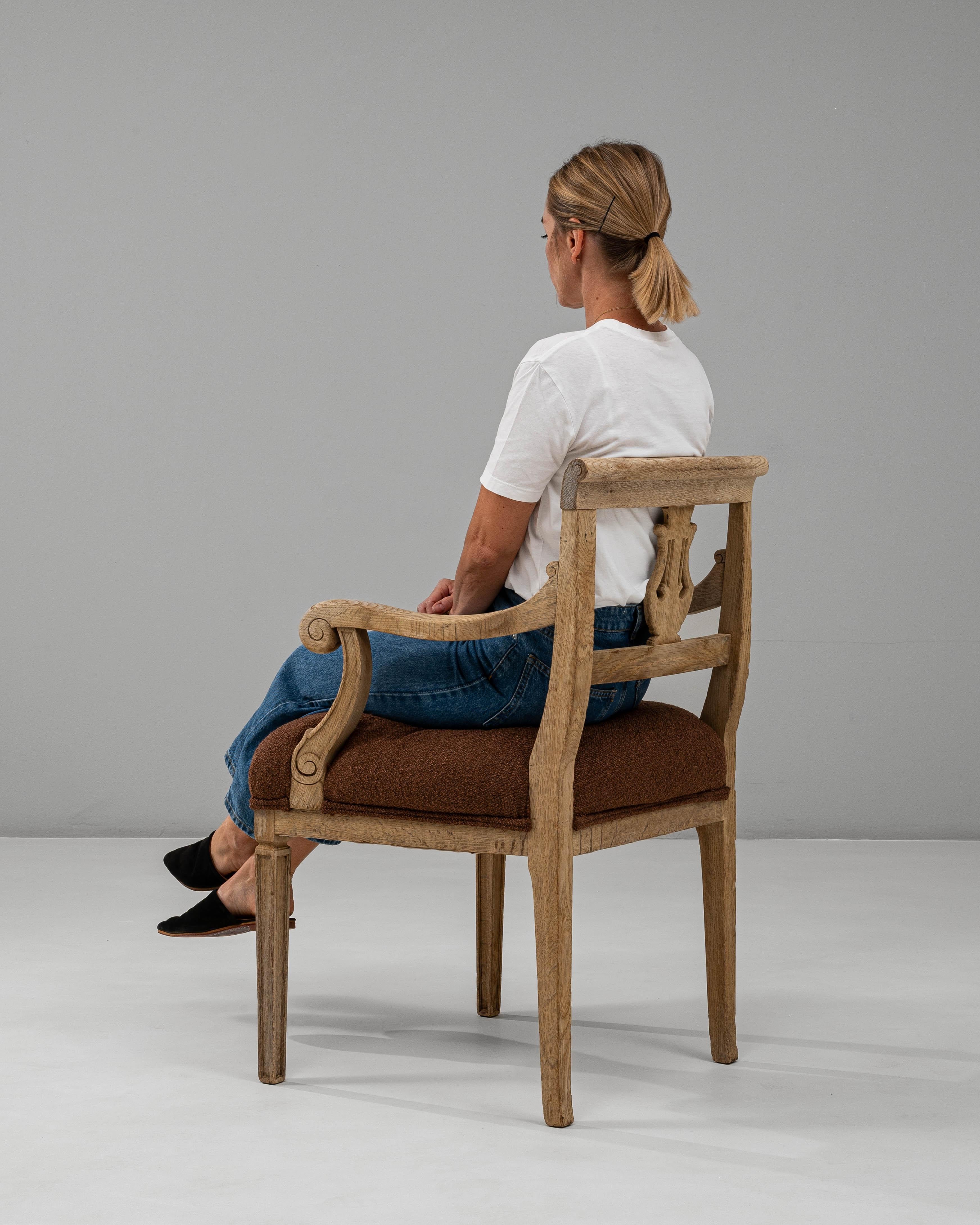 19th Century French Neoclassical Oak Upholstered Armchair With Lyre Back For Sale 3