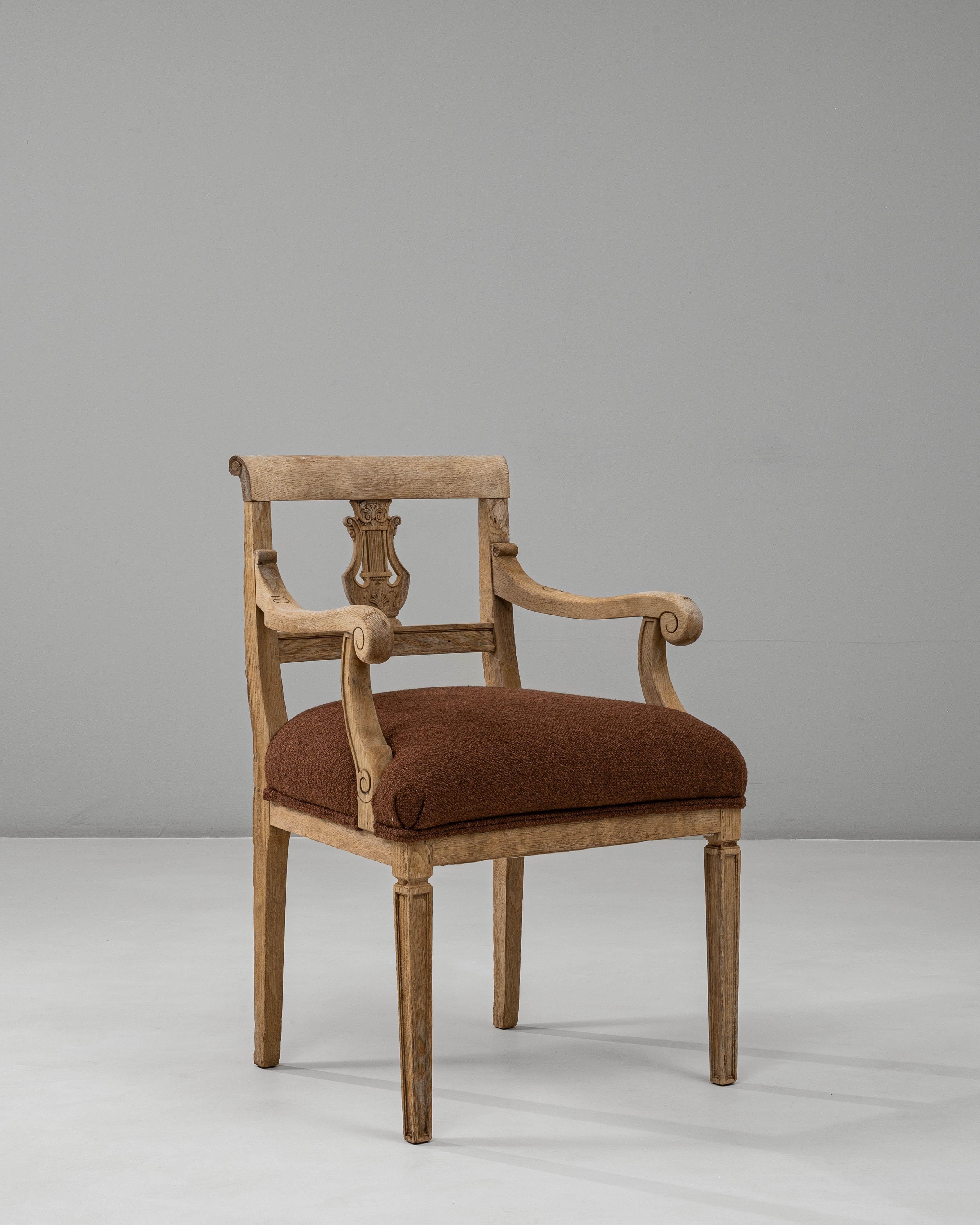 19th Century French Neoclassical Oak Upholstered Armchair With Lyre Back For Sale 4