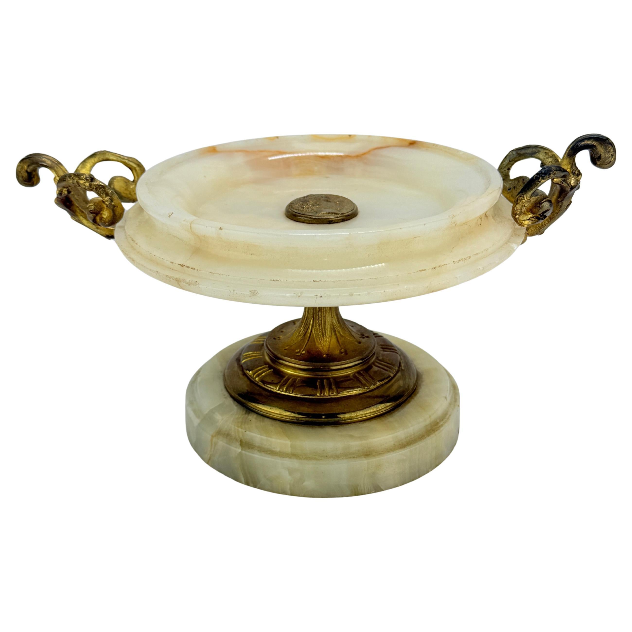 Tazza Grand Tour néoclassique français du 19ème siècle monté en onyx et bronze ormolu