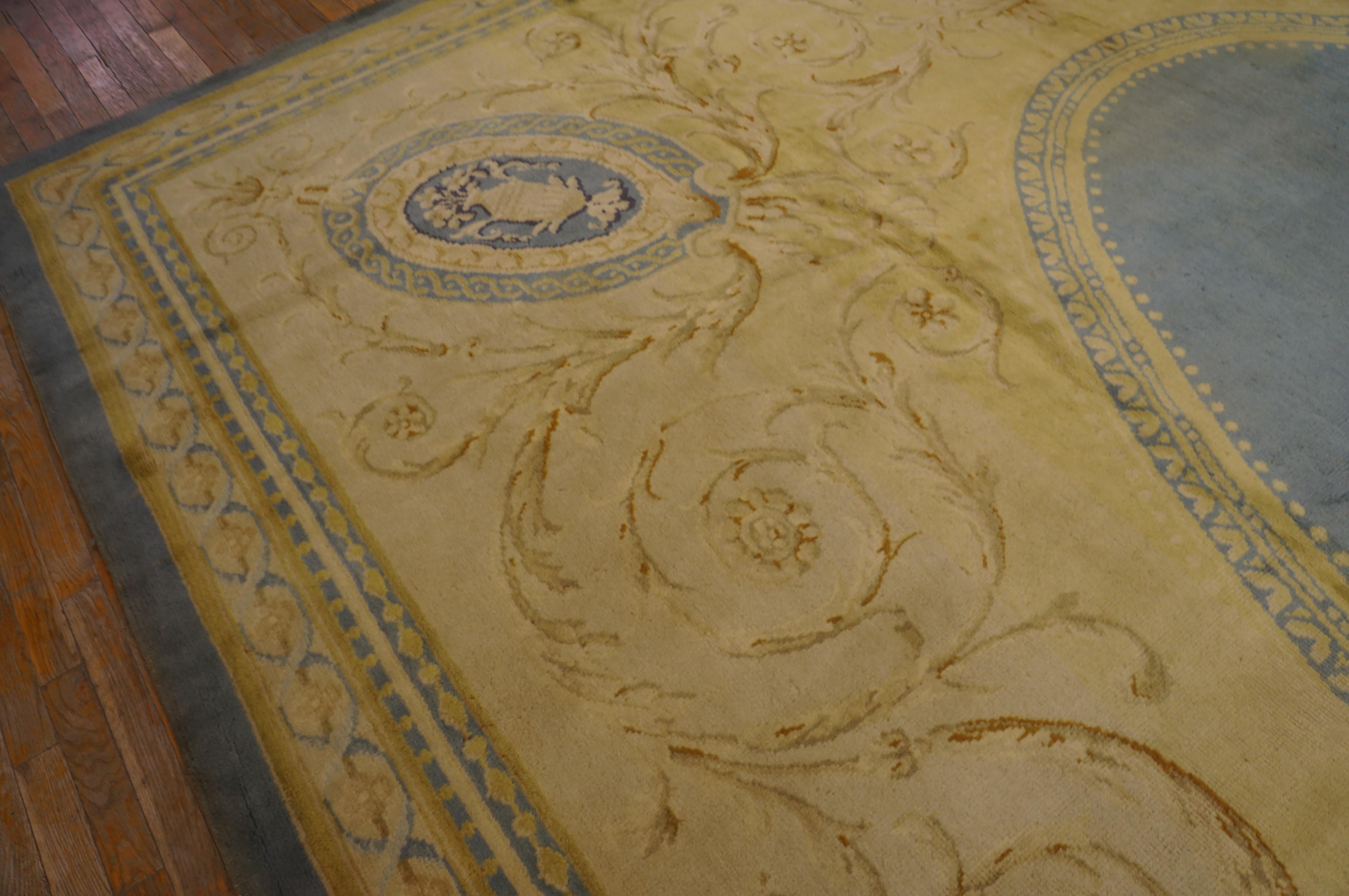 Französischer neoklassizistischer Savonnerie-Teppich des 19. Jahrhunderts ( 12'9