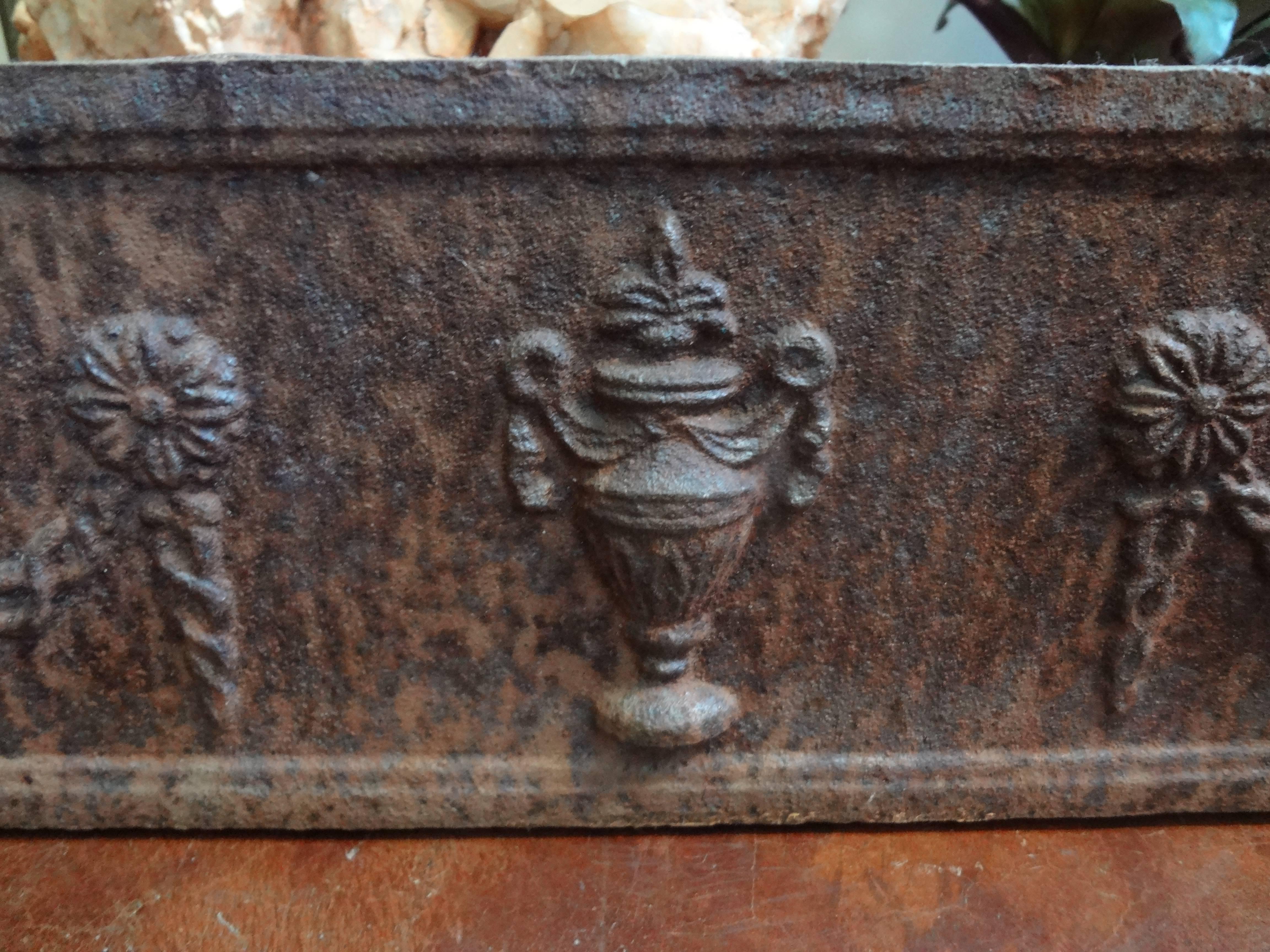19th century French neoclassical style cast iron jardiniere or planter. This beautiful rectangular garden ornament is decorated on both sides and in great condition. Perfect for indoor or outdoor use.