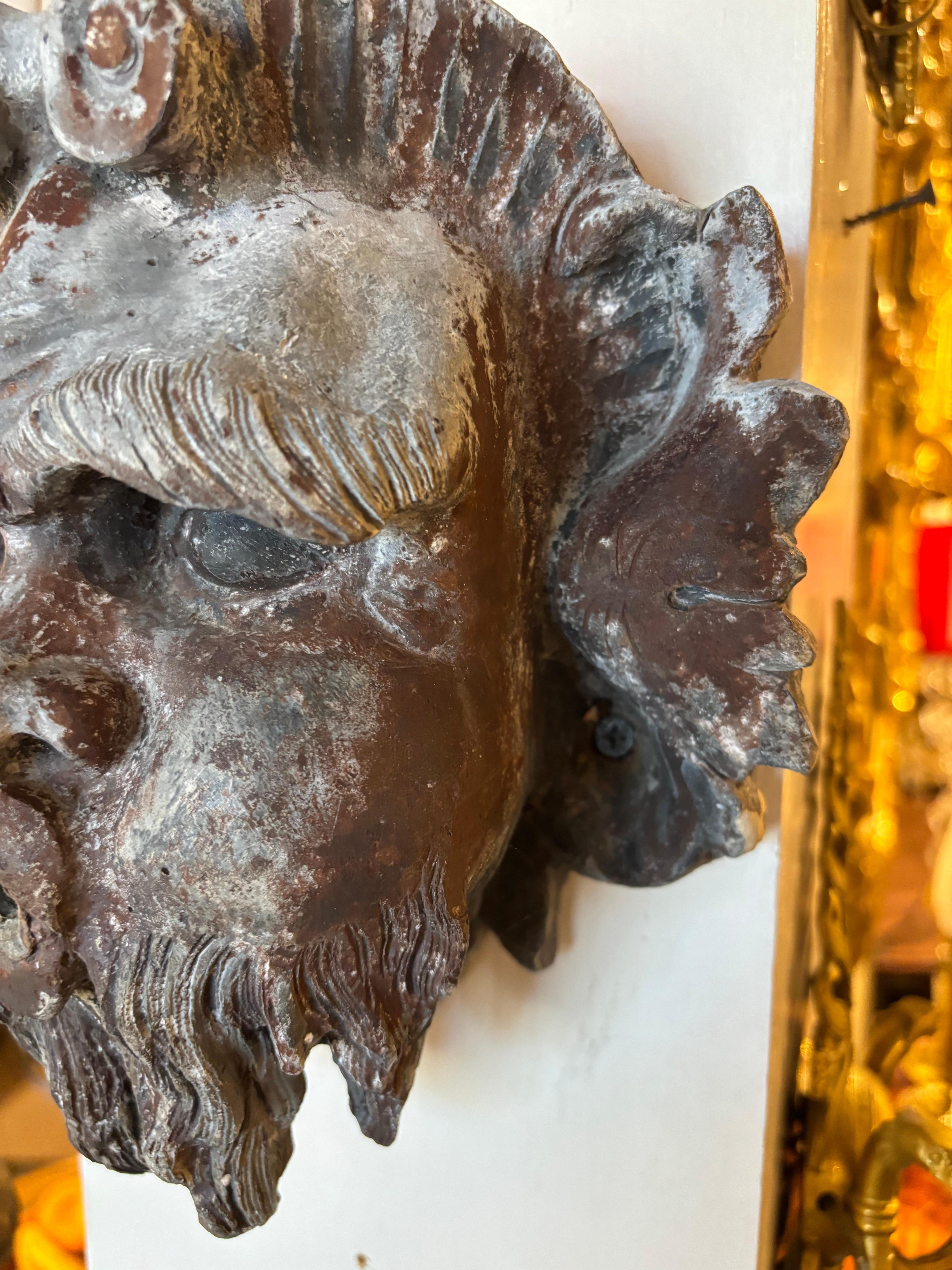 Fuente de plomo de estilo neoclásico francés del siglo XIX Cabeza de un dios del río en venta 6