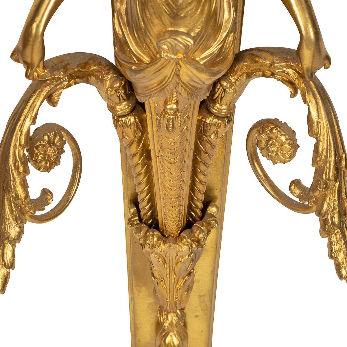 Coppia di appliques in stile neoclassico francese del XIX secolo, dorate in ormù, 1870 ca. in vendita 3