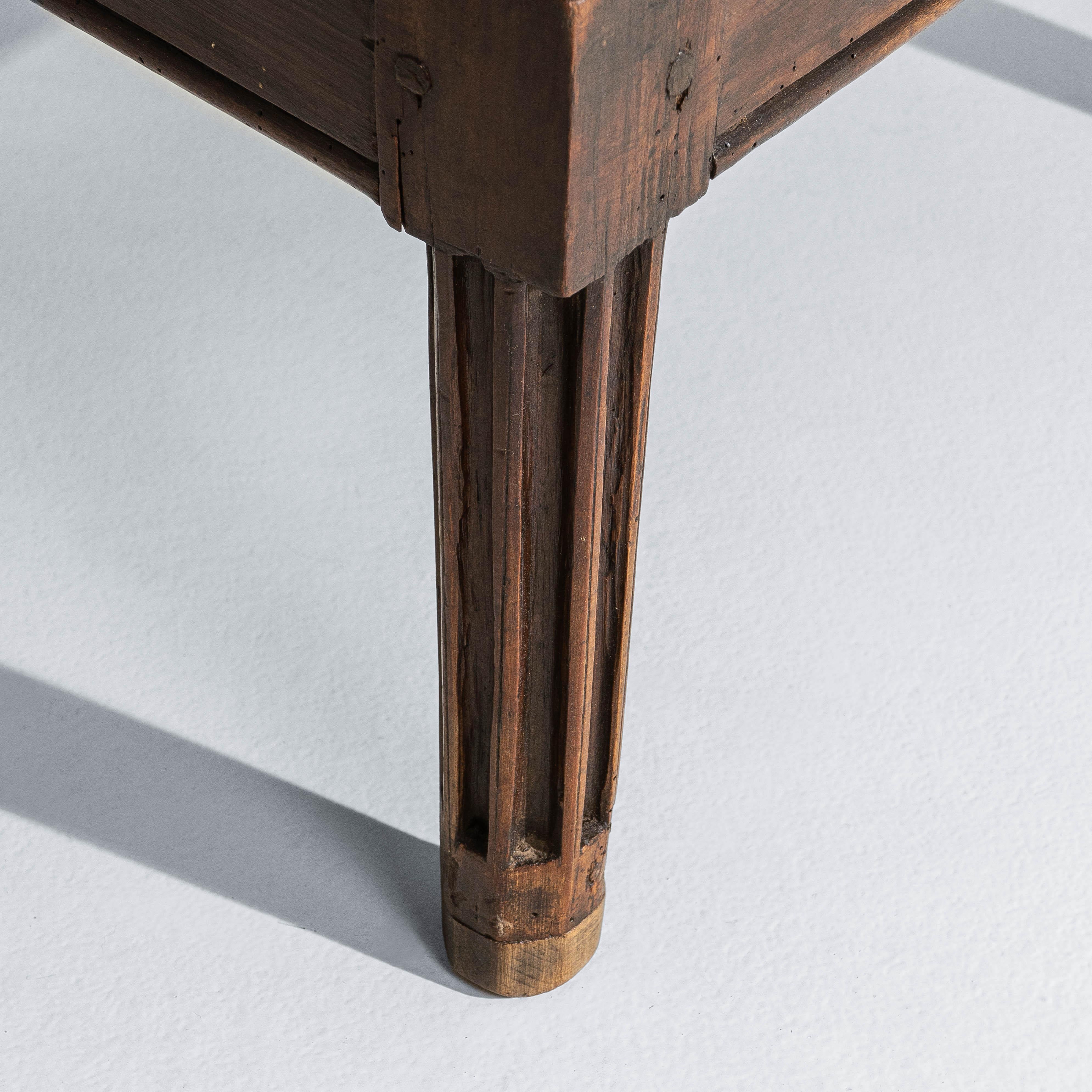 19th Century French Neoclassical Walnut Armchair im Angebot 5