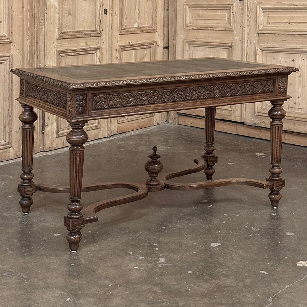 19th Century French Neoclassical Walnut Desk ~ Double Faced Tallado a mano en venta