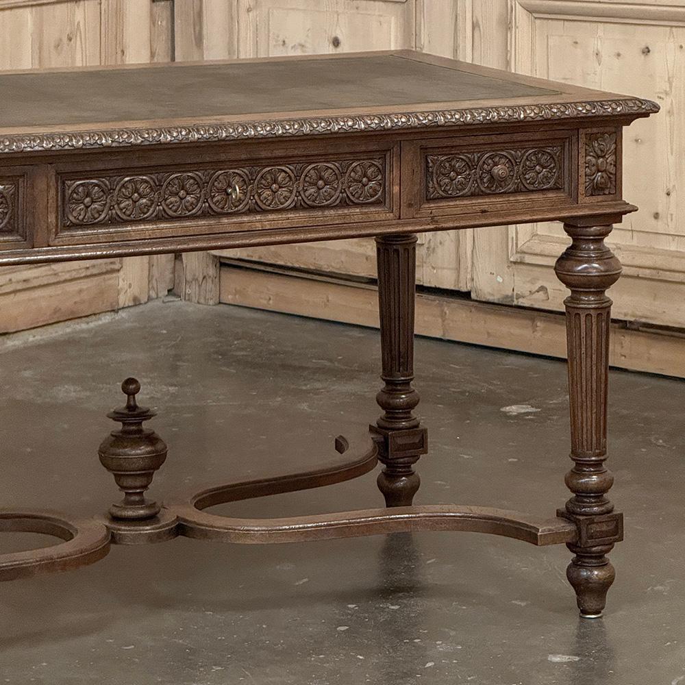 19th Century French Neoclassical Walnut Desk ~ Double Faced cuero de imitación en venta