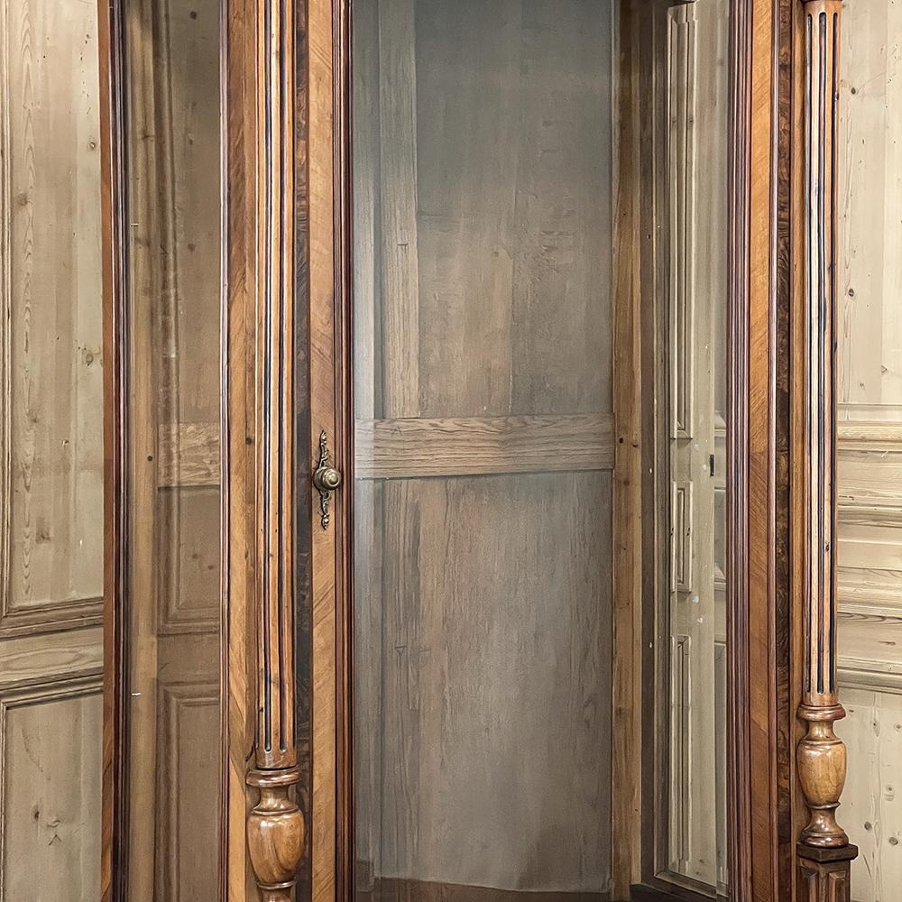 19th Century French Neoclassical Walnut Display Armoire ~ Bookcase For Sale 4