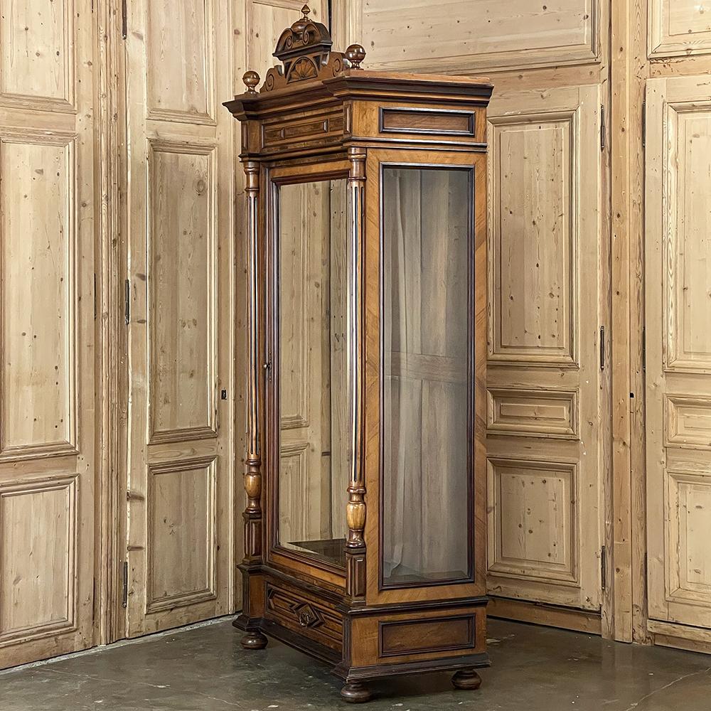 19th Century French Neoclassical Walnut Display Armoire ~ Bookcase In Good Condition For Sale In Dallas, TX
