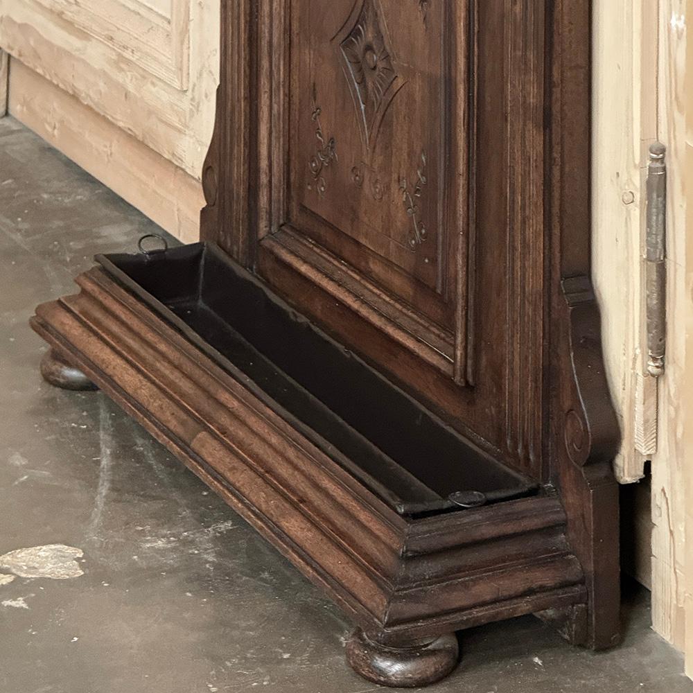 19th Century French Neoclassical Walnut Hall Tree For Sale 11