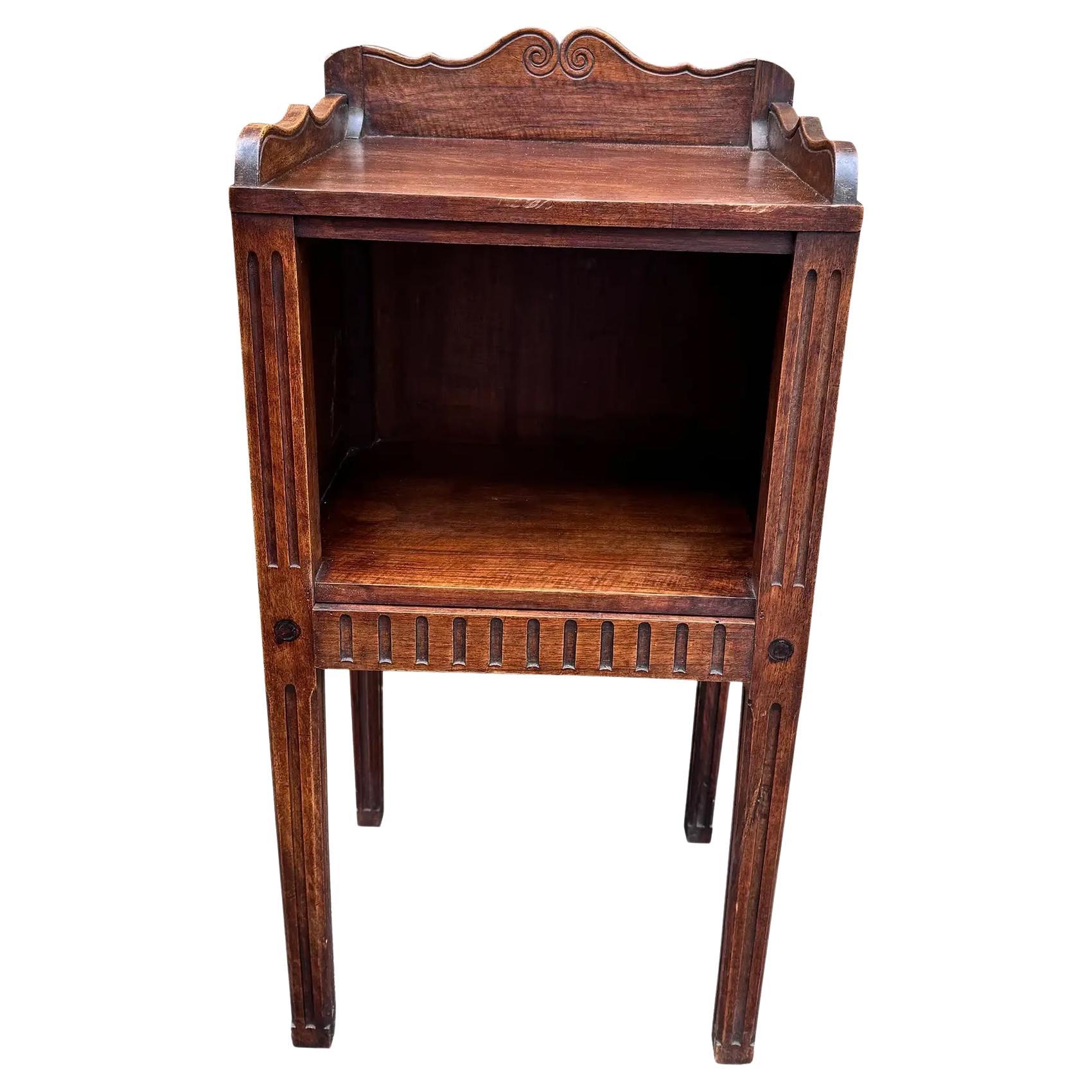Table de nuit française du 19e siècle