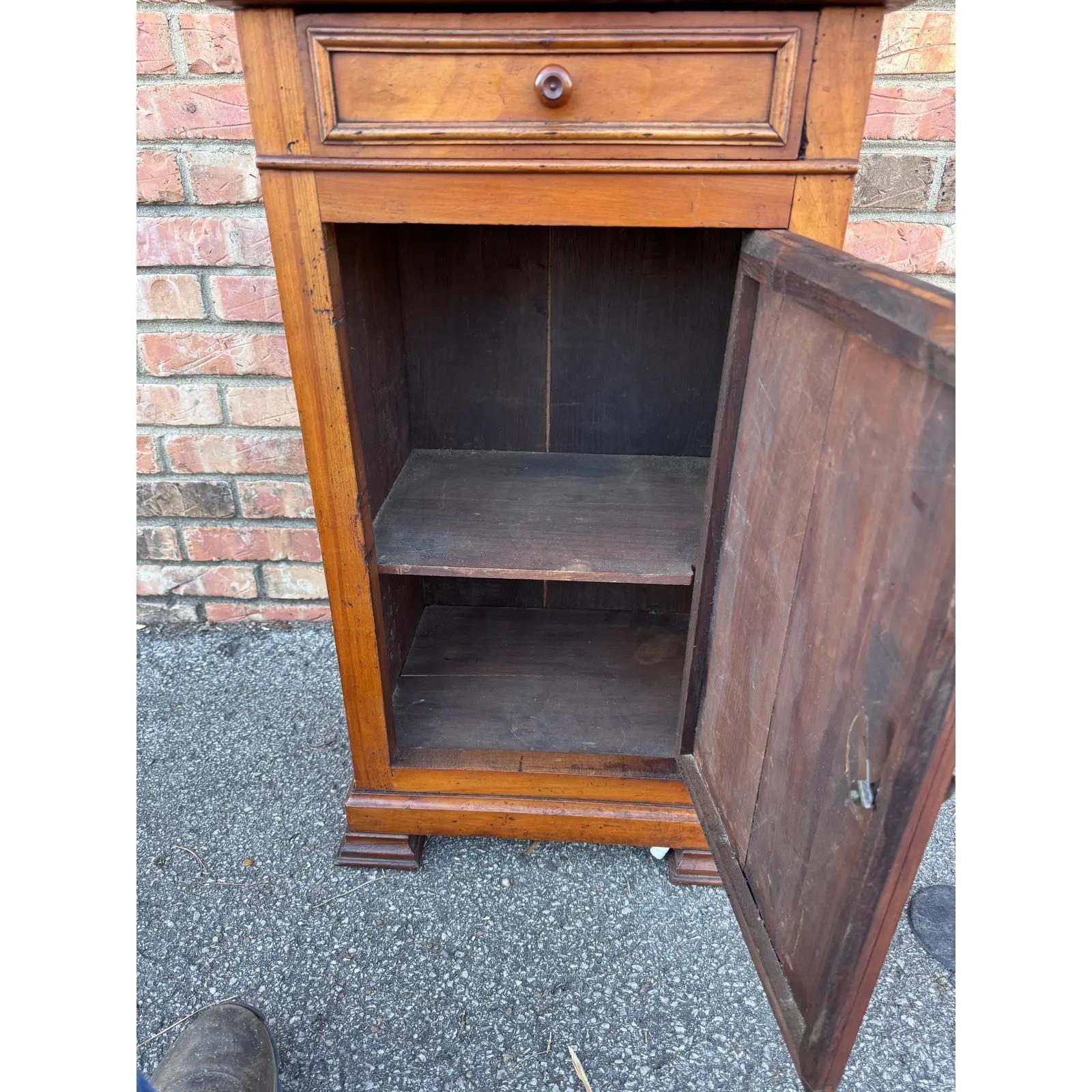 Début du 20ème siècle Table de nuit française du 19e siècle en vente