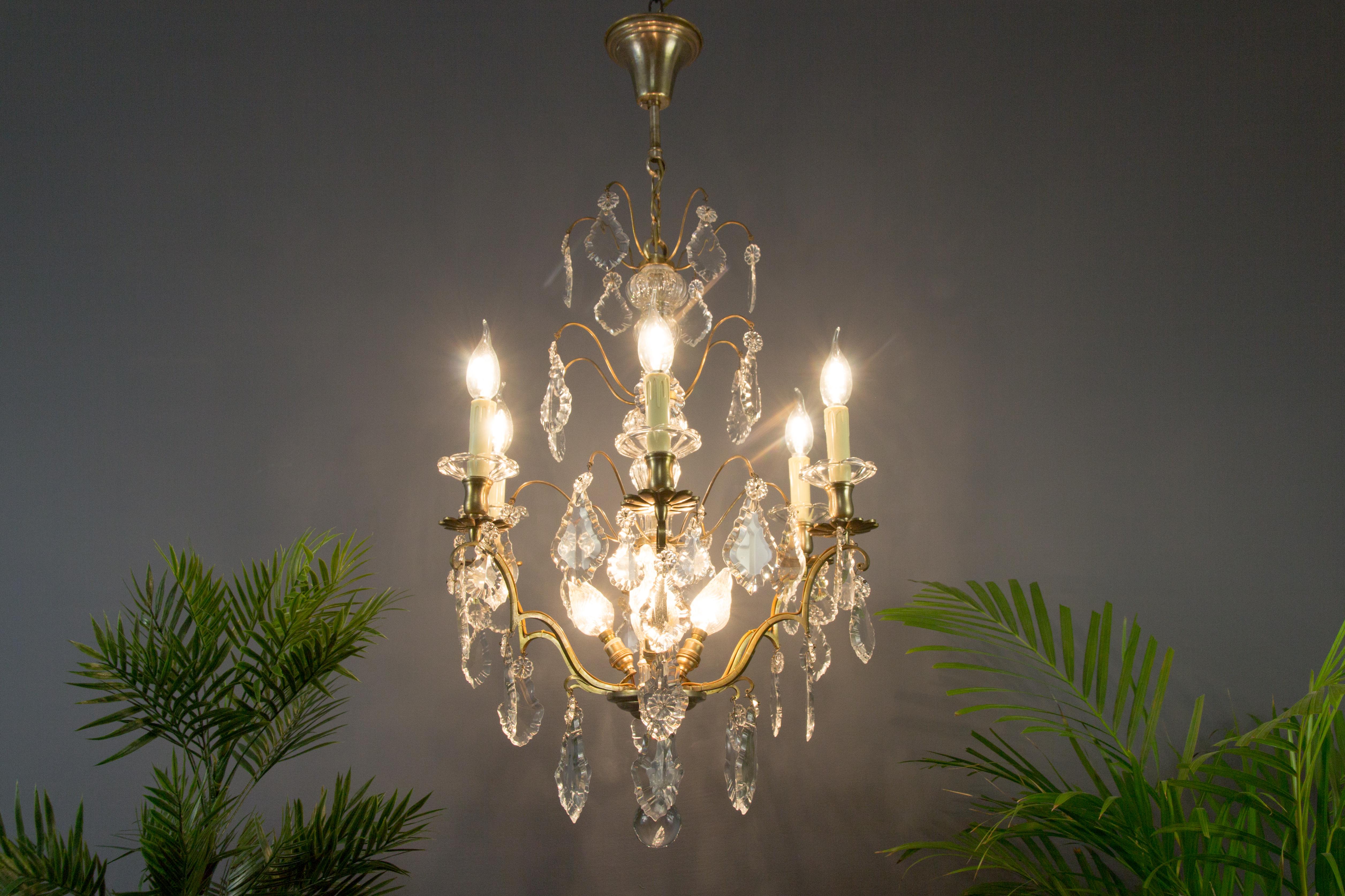 19th Century French Nine–Light Brass and Crystal Chandelier In Good Condition In Barntrup, DE