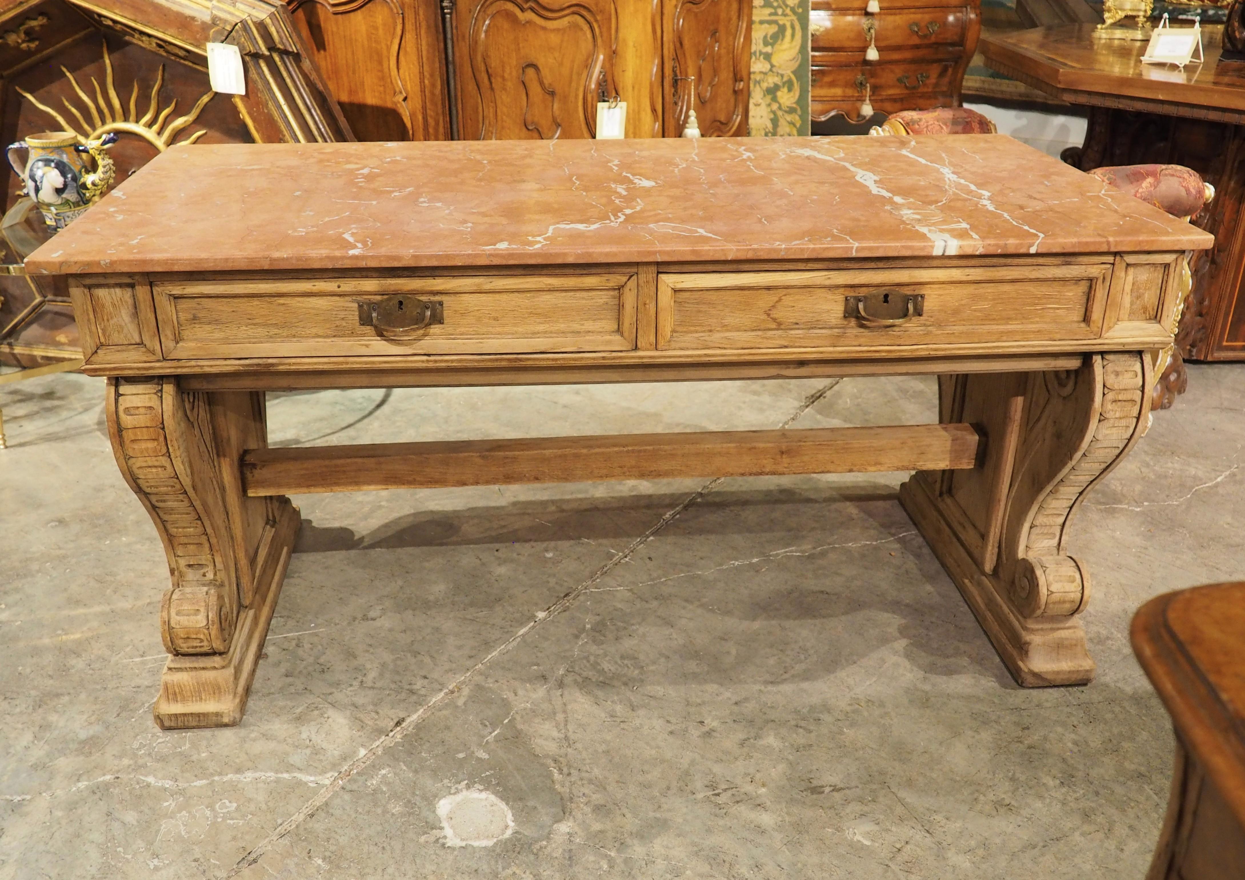 Consola de 2 cajones de roble francés del siglo XIX con tapa de mármol en venta 6