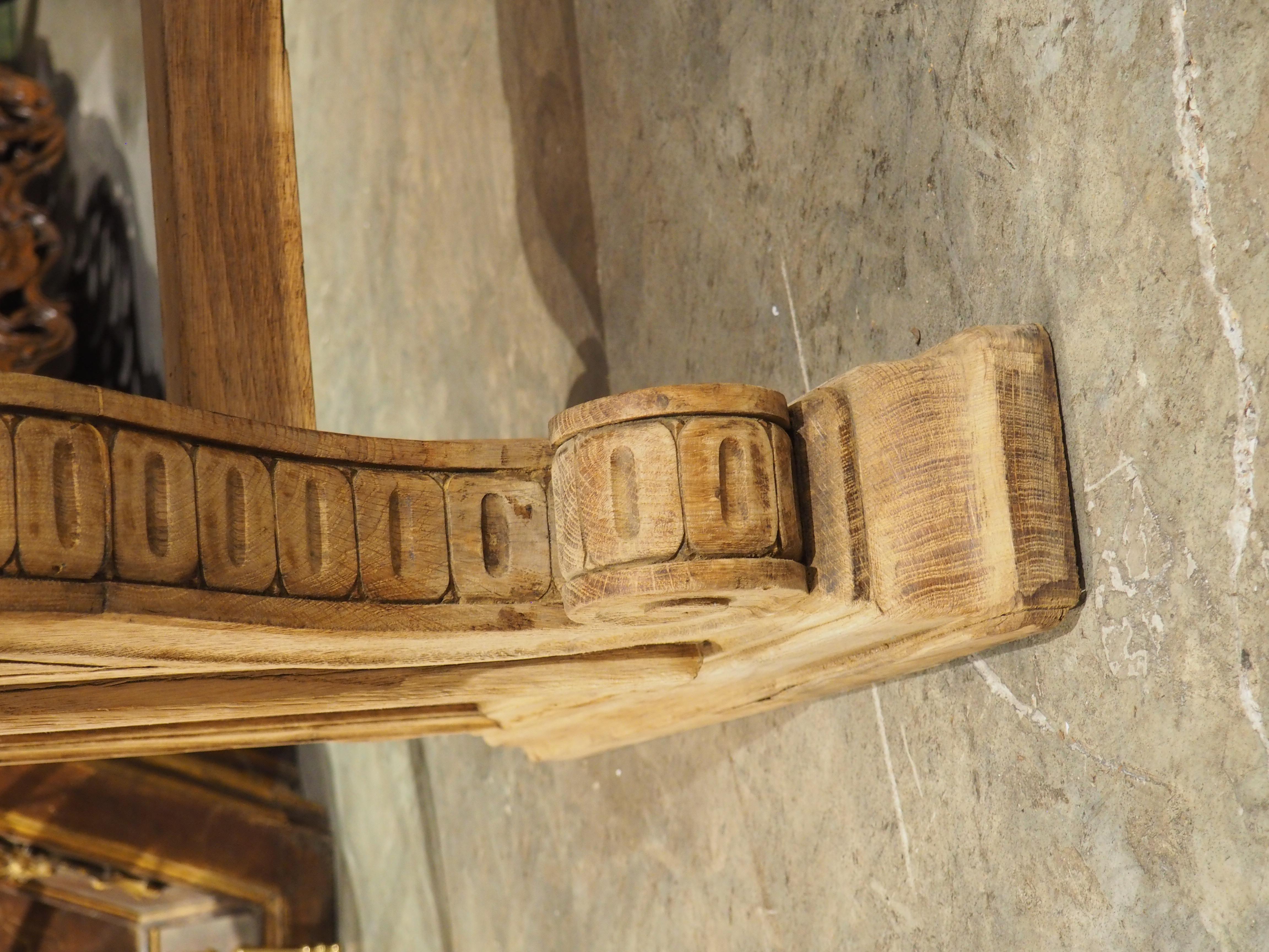 Consola de 2 cajones de roble francés del siglo XIX con tapa de mármol en venta 8