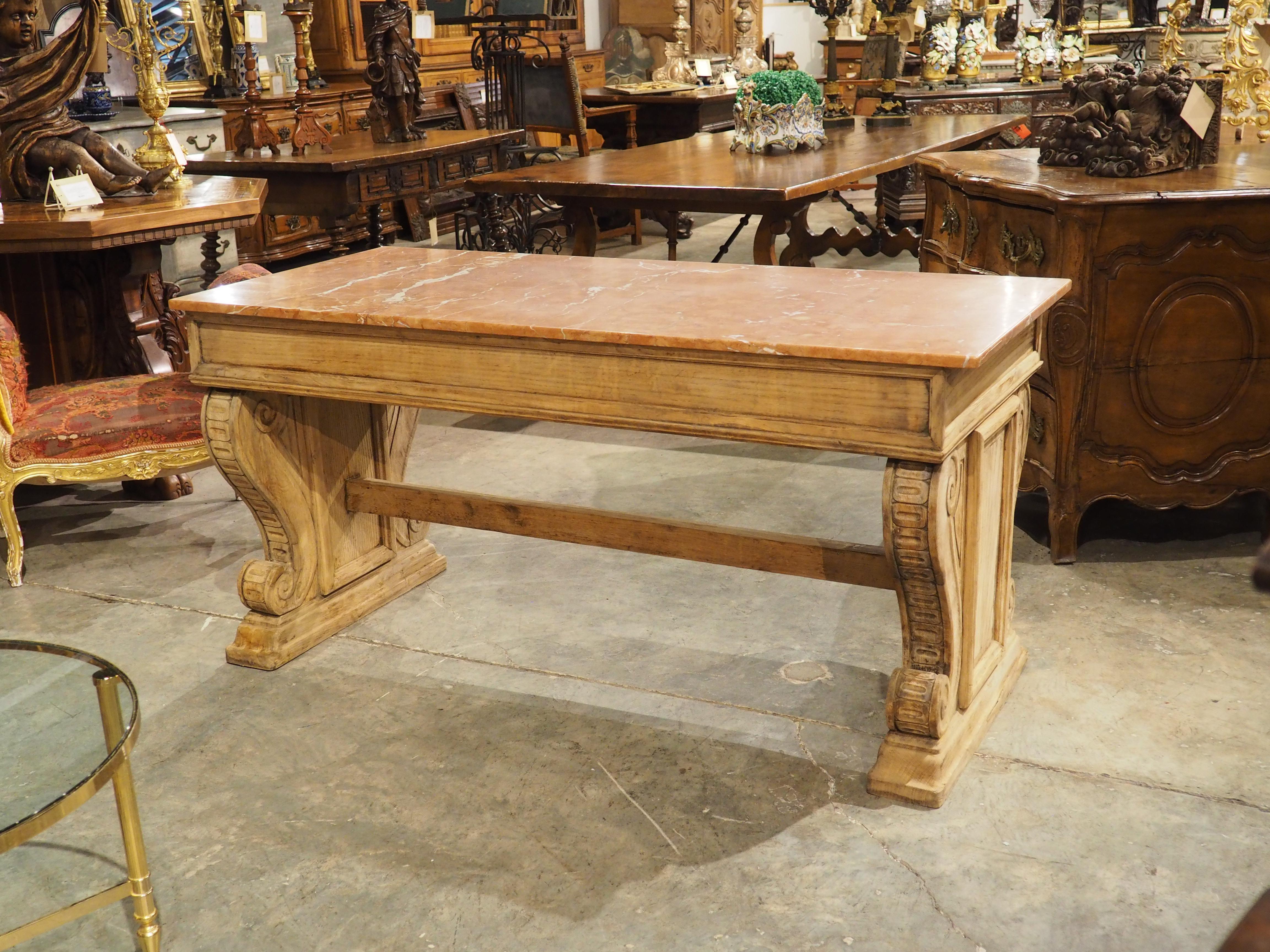 Consola de 2 cajones de roble francés del siglo XIX con tapa de mármol en venta 9