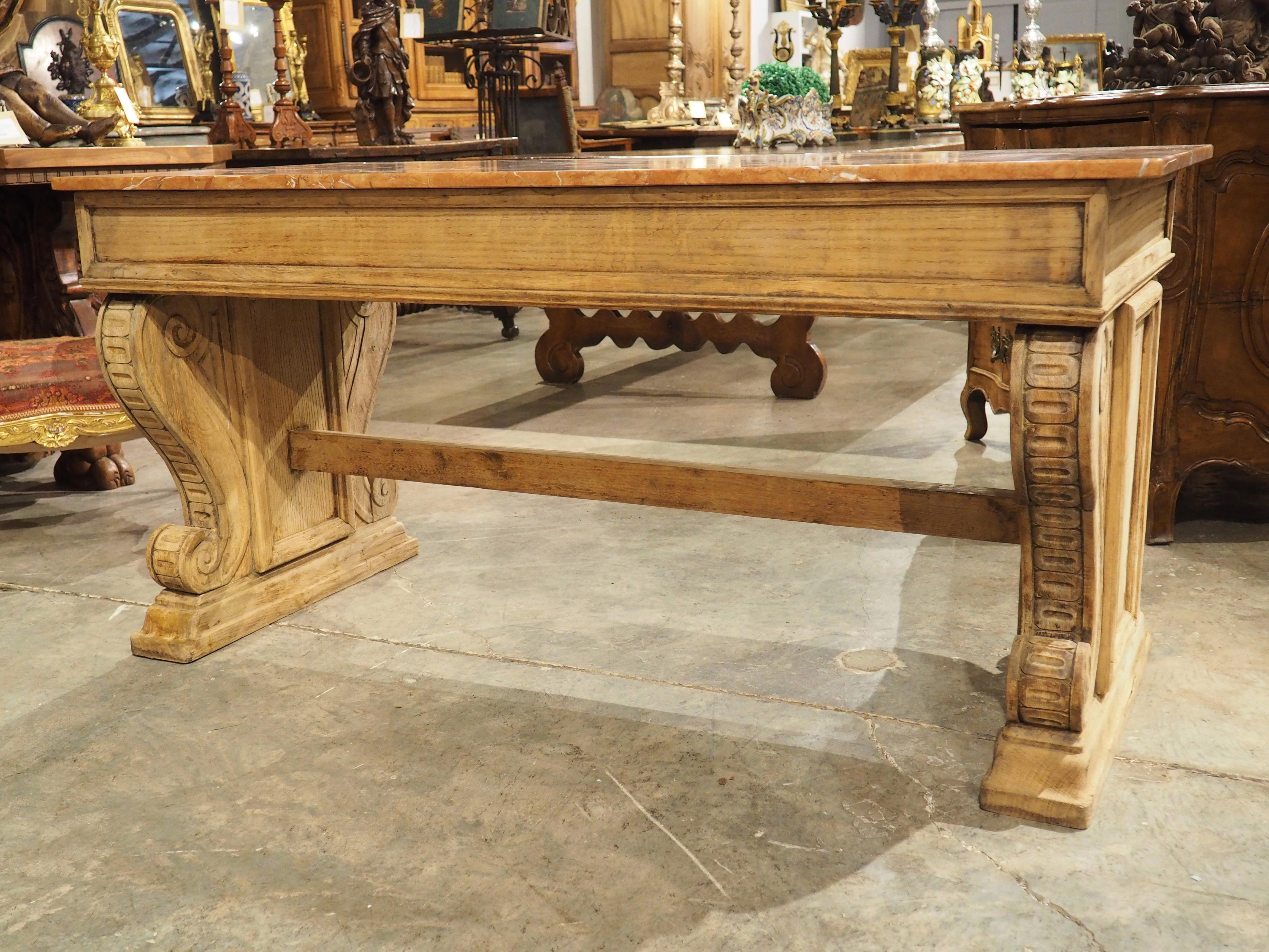 Consola de 2 cajones de roble francés del siglo XIX con tapa de mármol en venta 12