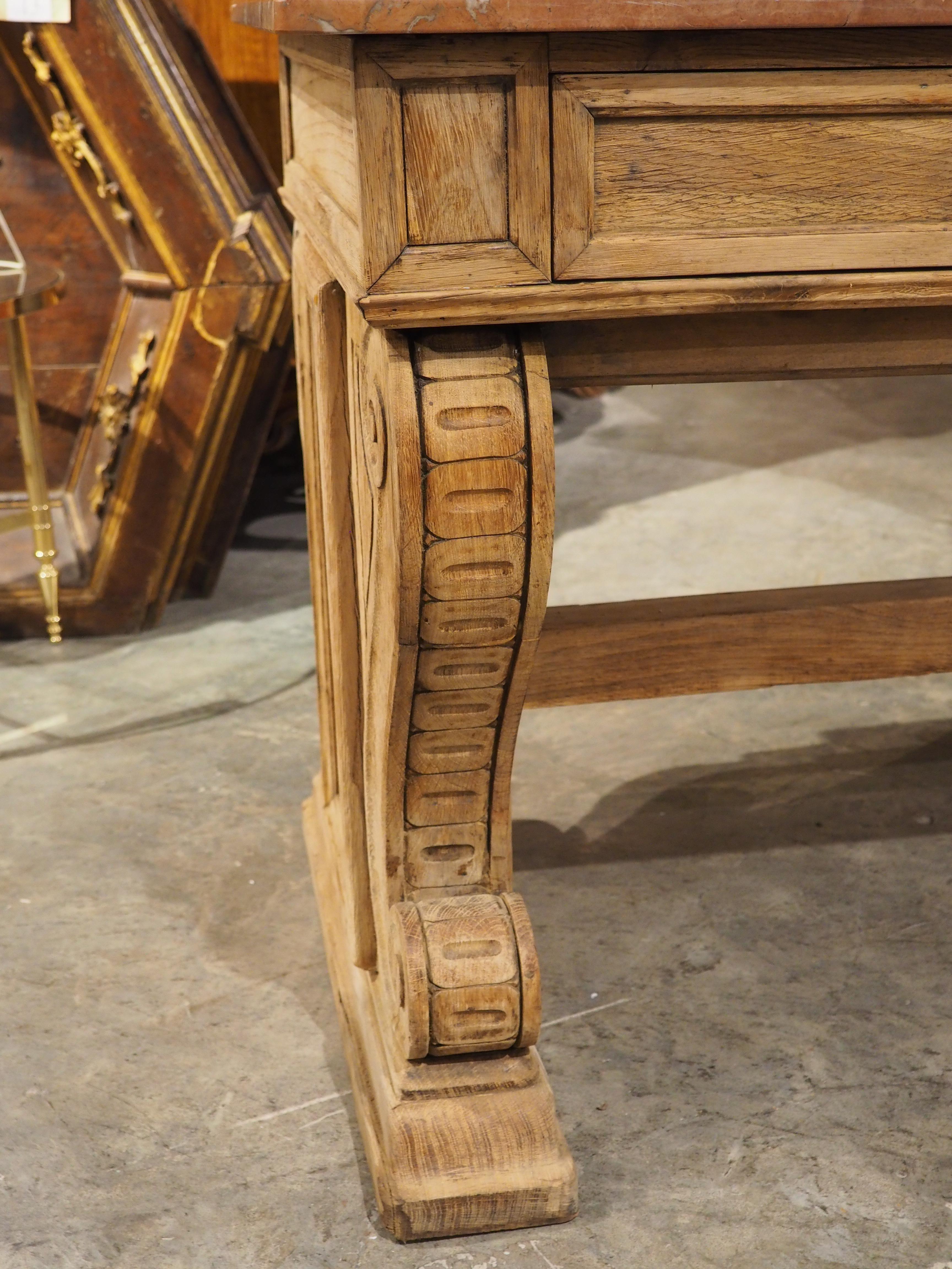 Consola de 2 cajones de roble francés del siglo XIX con tapa de mármol Tallado a mano en venta