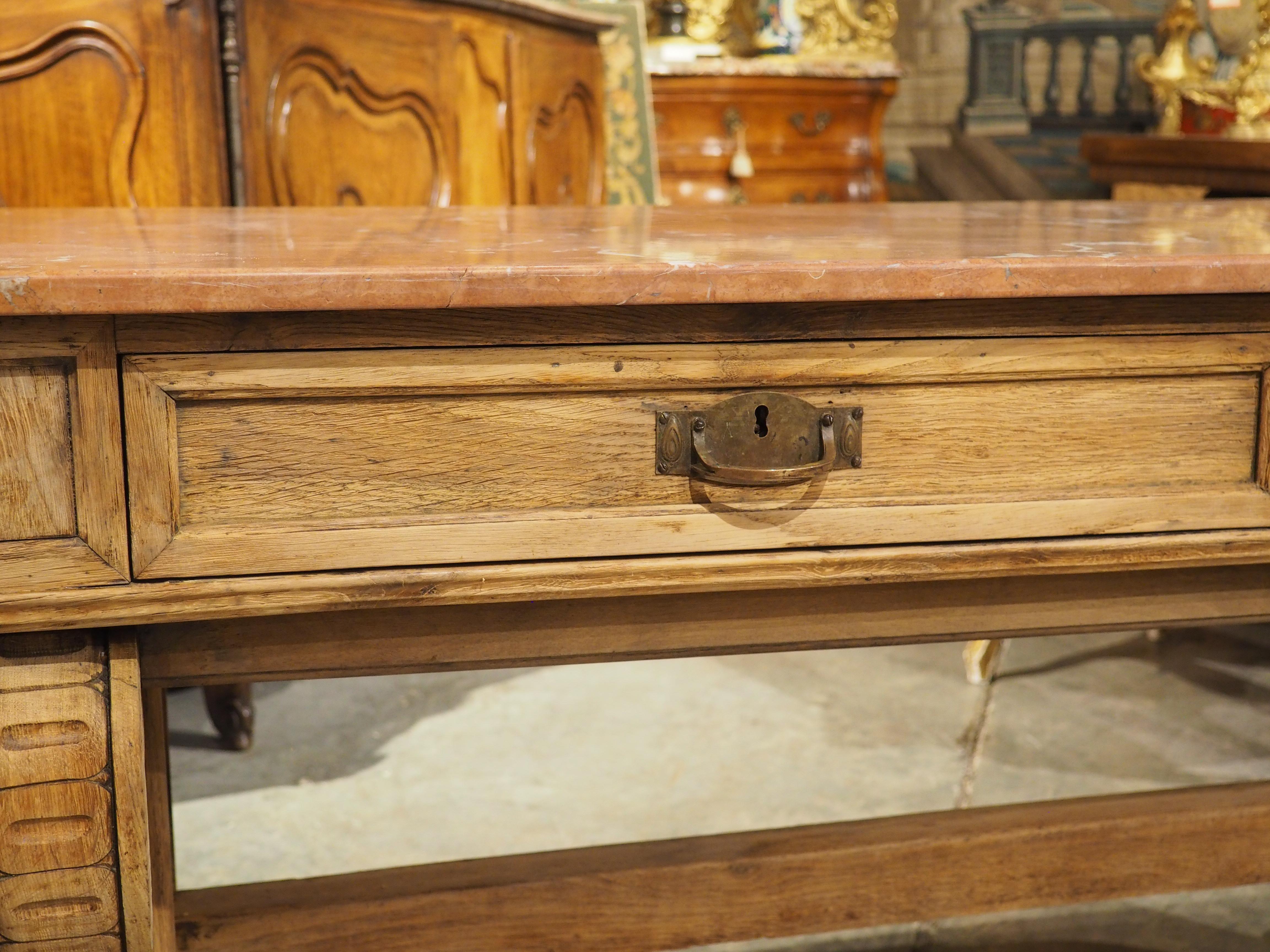 Consola de 2 cajones de roble francés del siglo XIX con tapa de mármol en Bueno estado para la venta en Dallas, TX