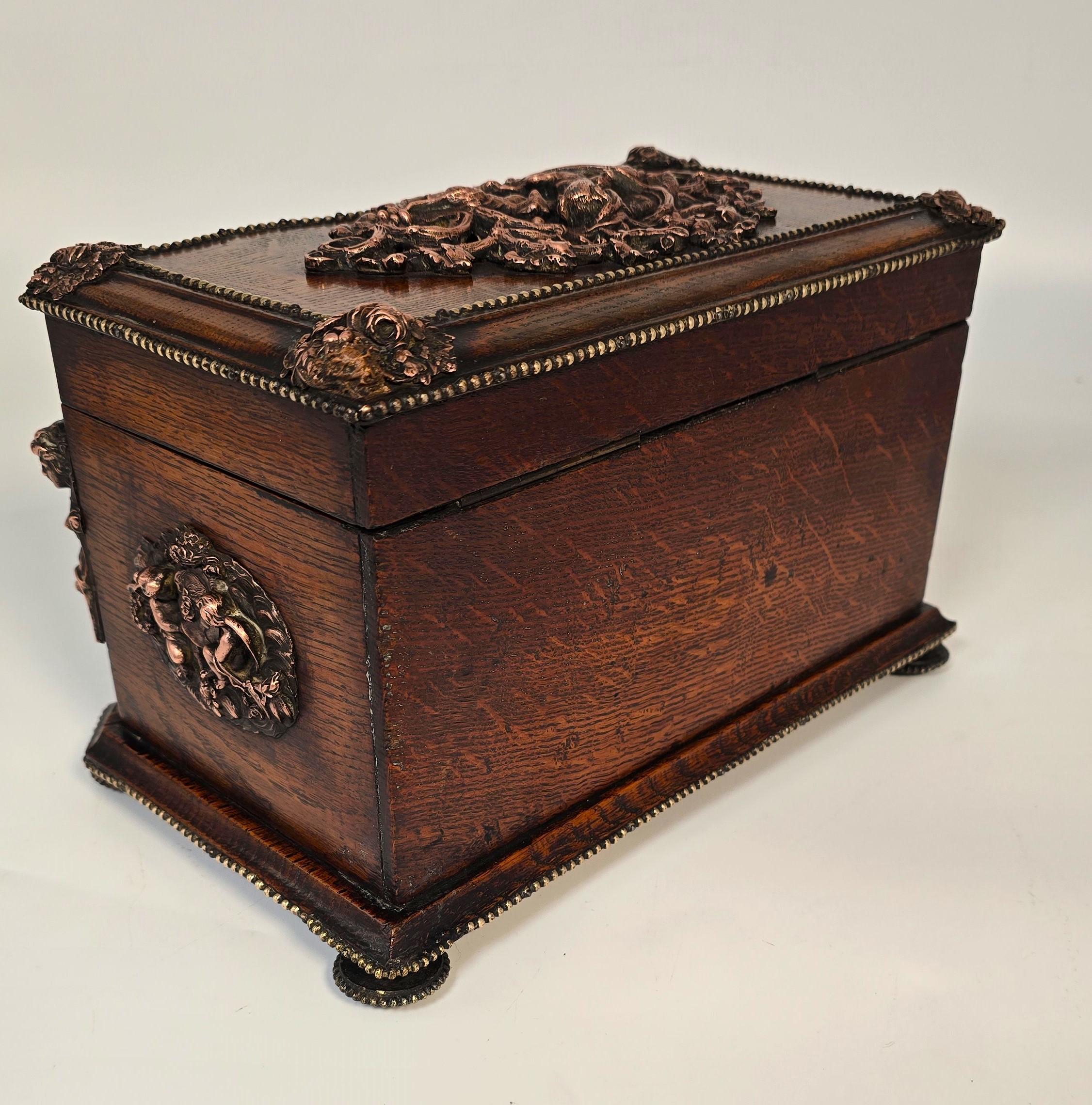 Francese Portavivande francese del XIX secolo in Oak e ottone di Tahan Paris C1880 in vendita