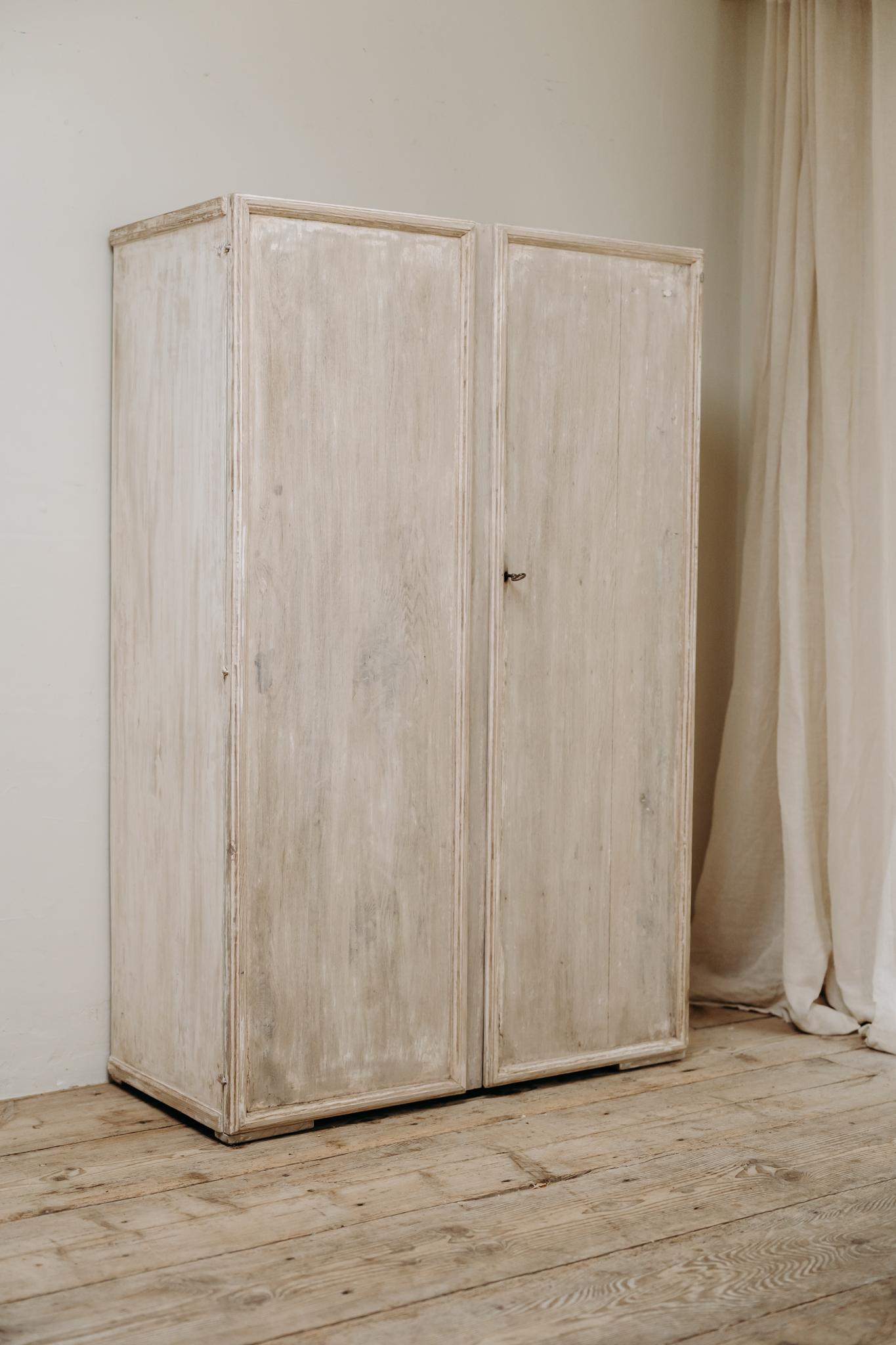 Armoire française en chêne et peuplier du 19e siècle en vente 5