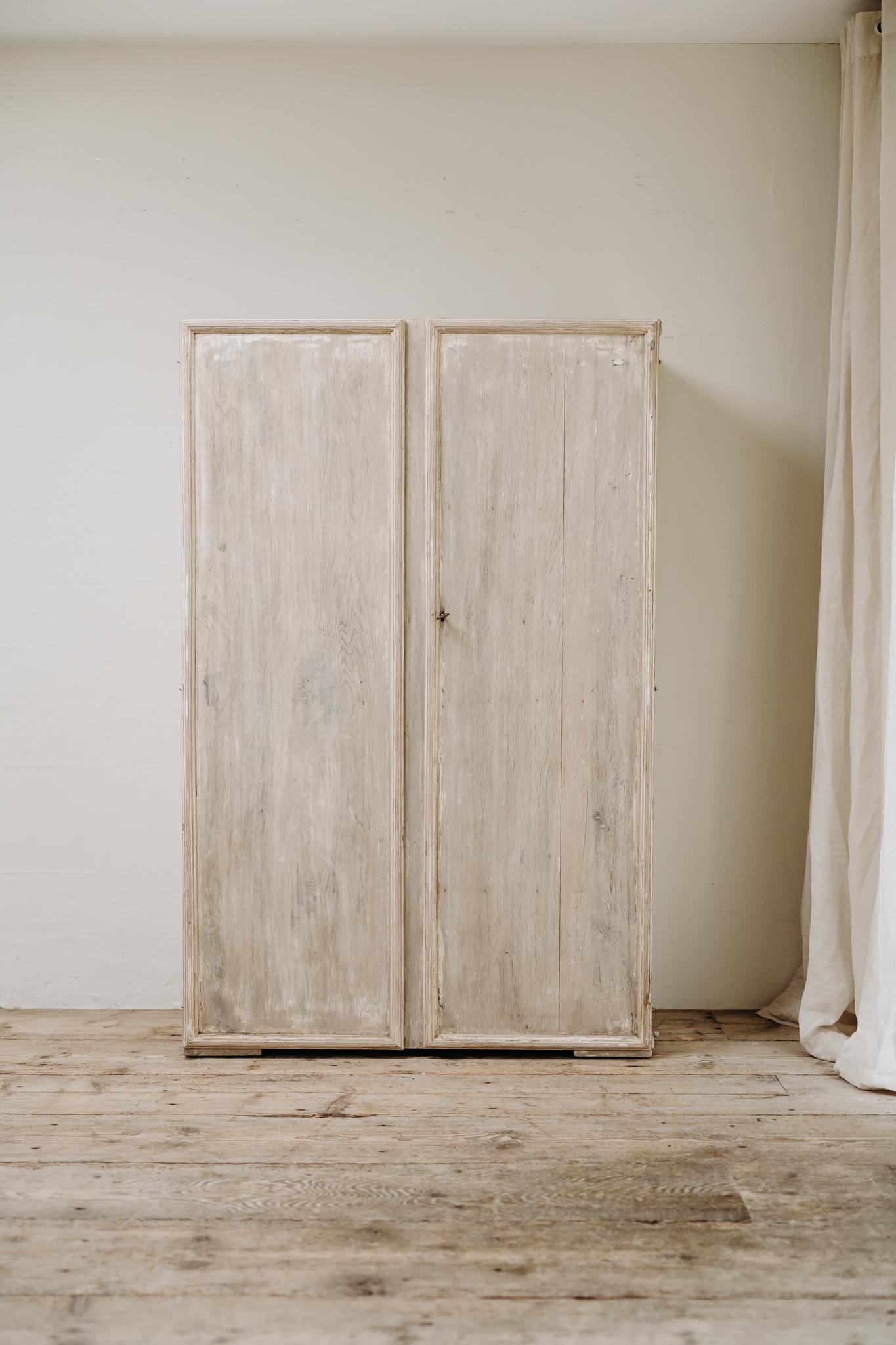 Armoire française en chêne et peuplier du 19e siècle en vente 9
