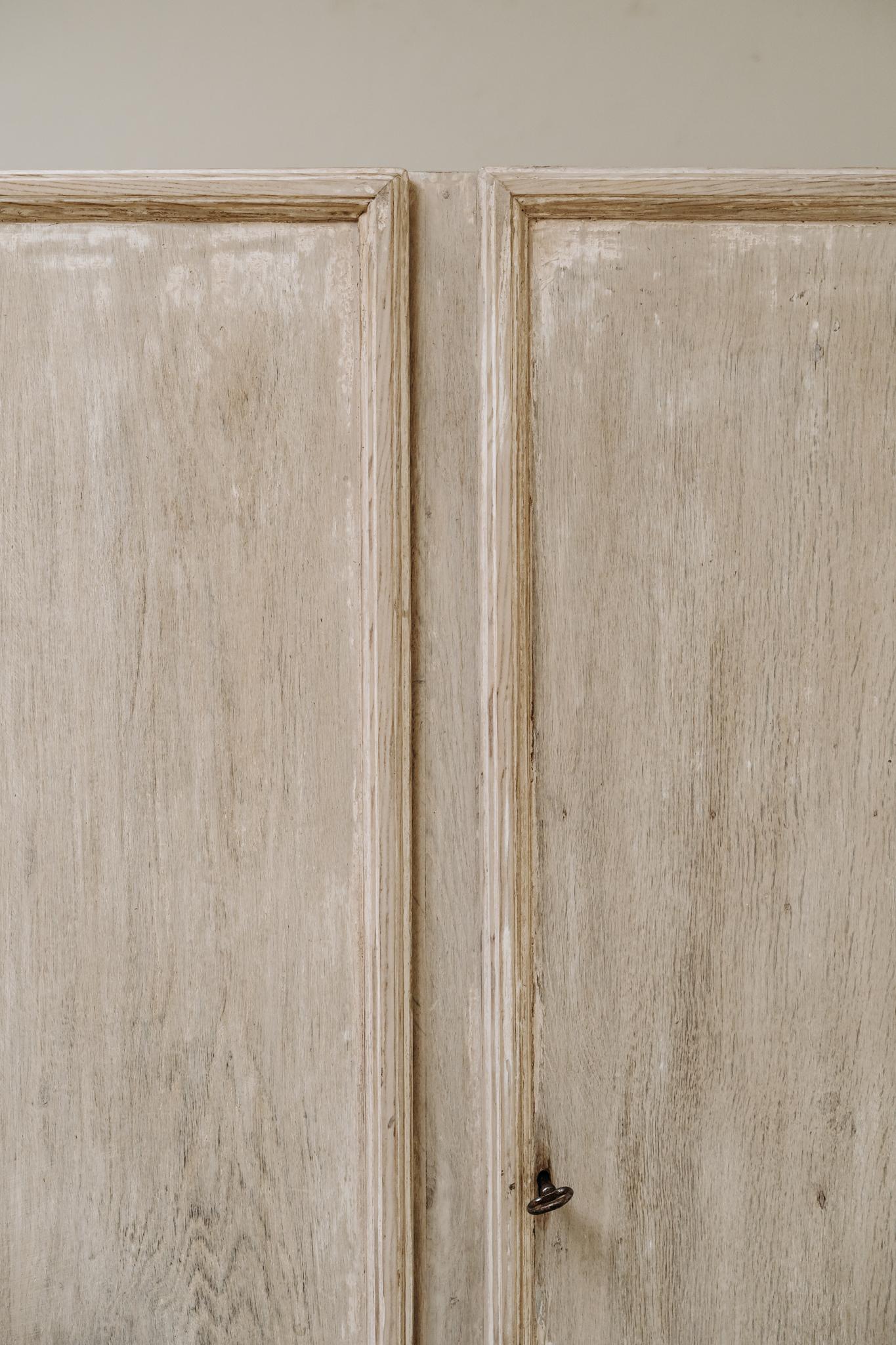 Armoire française en chêne et peuplier du 19e siècle en vente 3