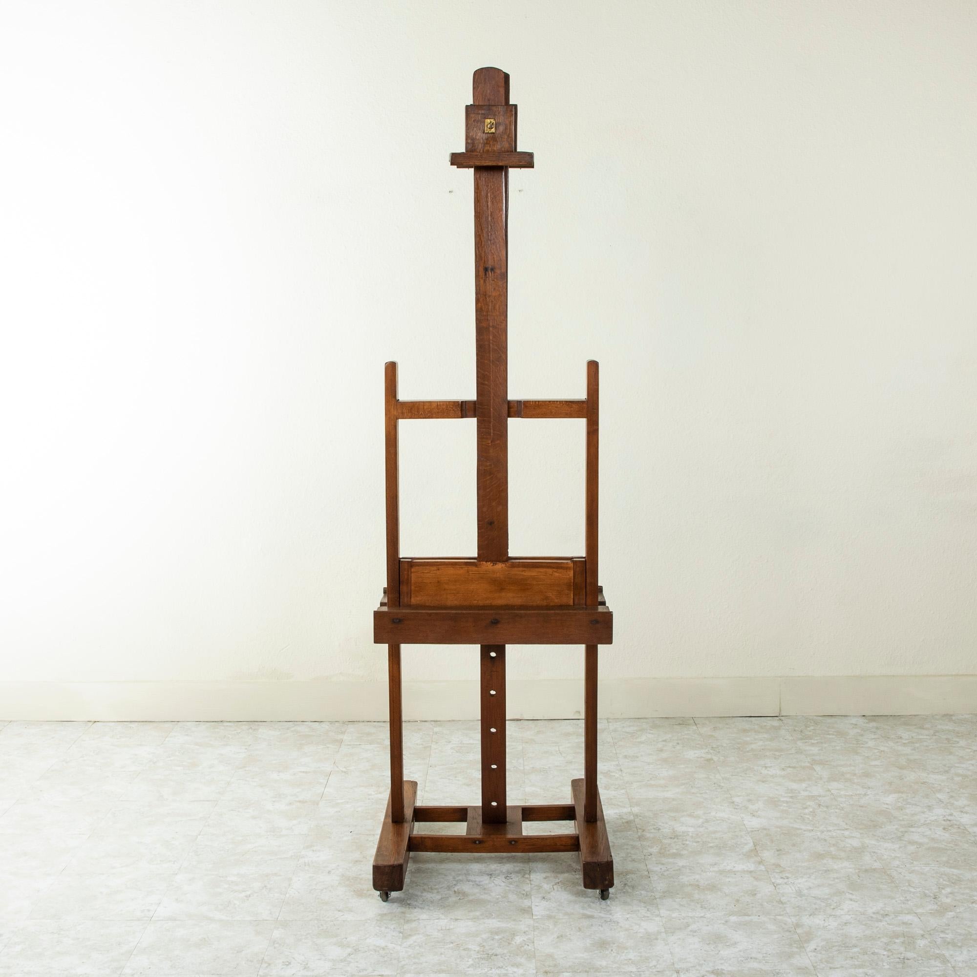 19th Century French Oak and Walnut Two Sided Adjustable Gallery Floor Easel In Good Condition In Fayetteville, AR