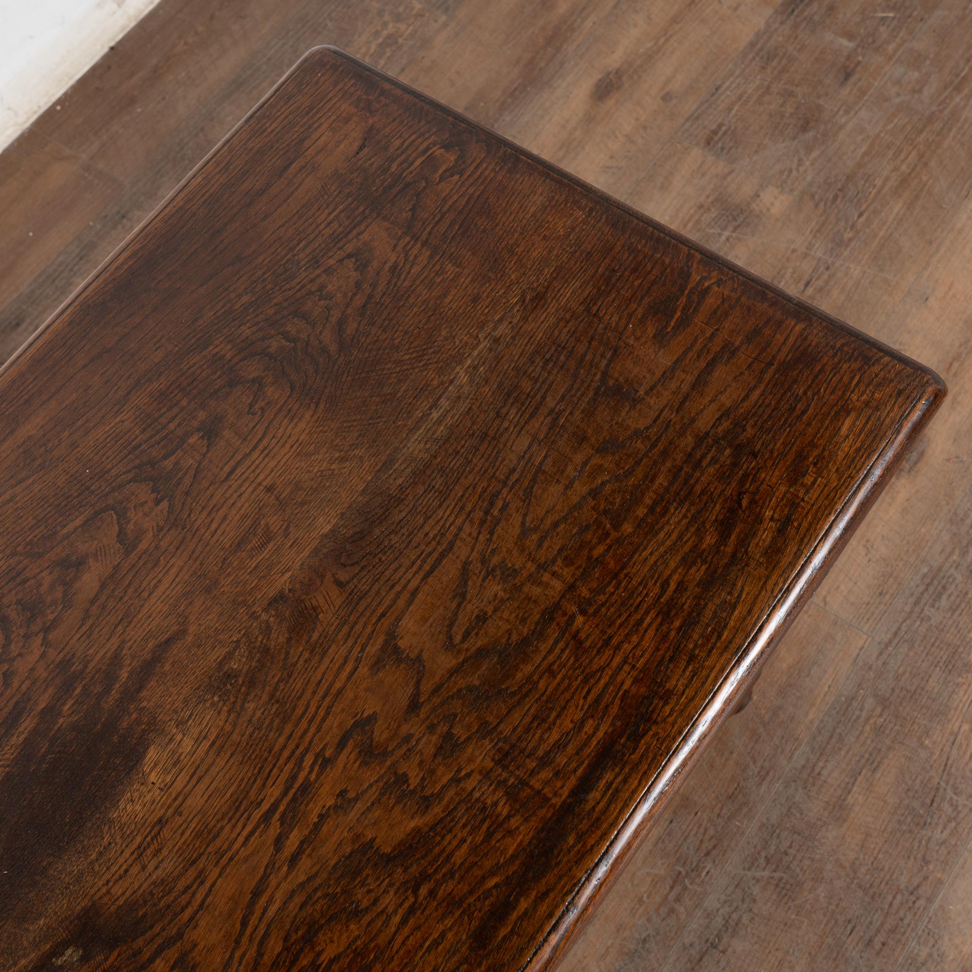 Table d'appoint baroque en chêne français du XIXe siècle avec détails en fer en vente 4