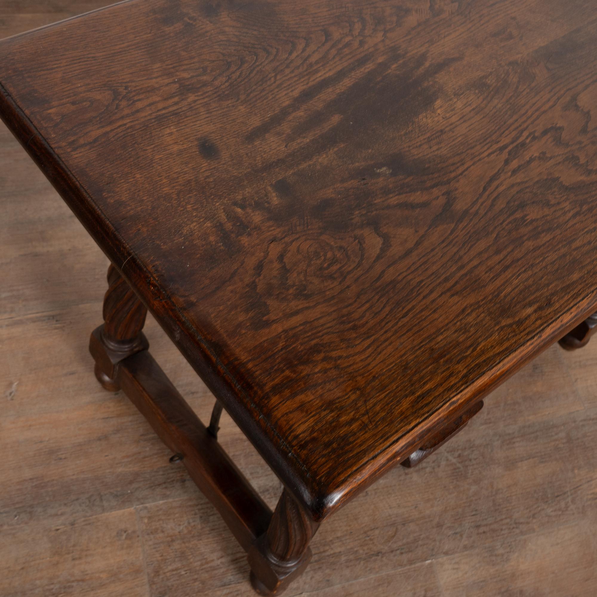 Table d'appoint baroque en chêne français du XIXe siècle avec détails en fer en vente 1