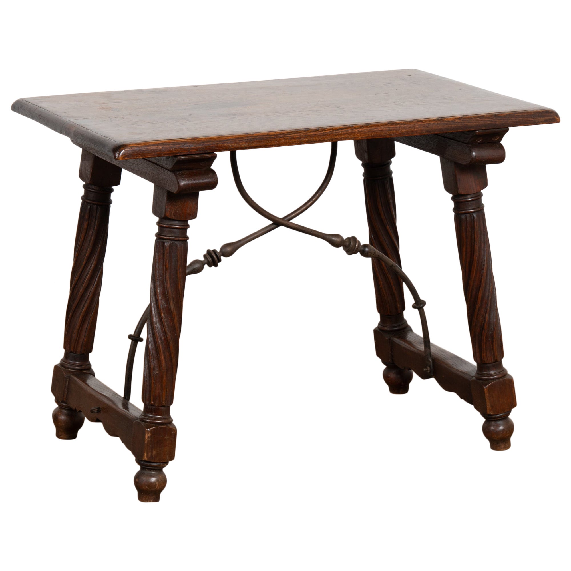 Table d'appoint baroque en chêne français du XIXe siècle avec détails en fer en vente