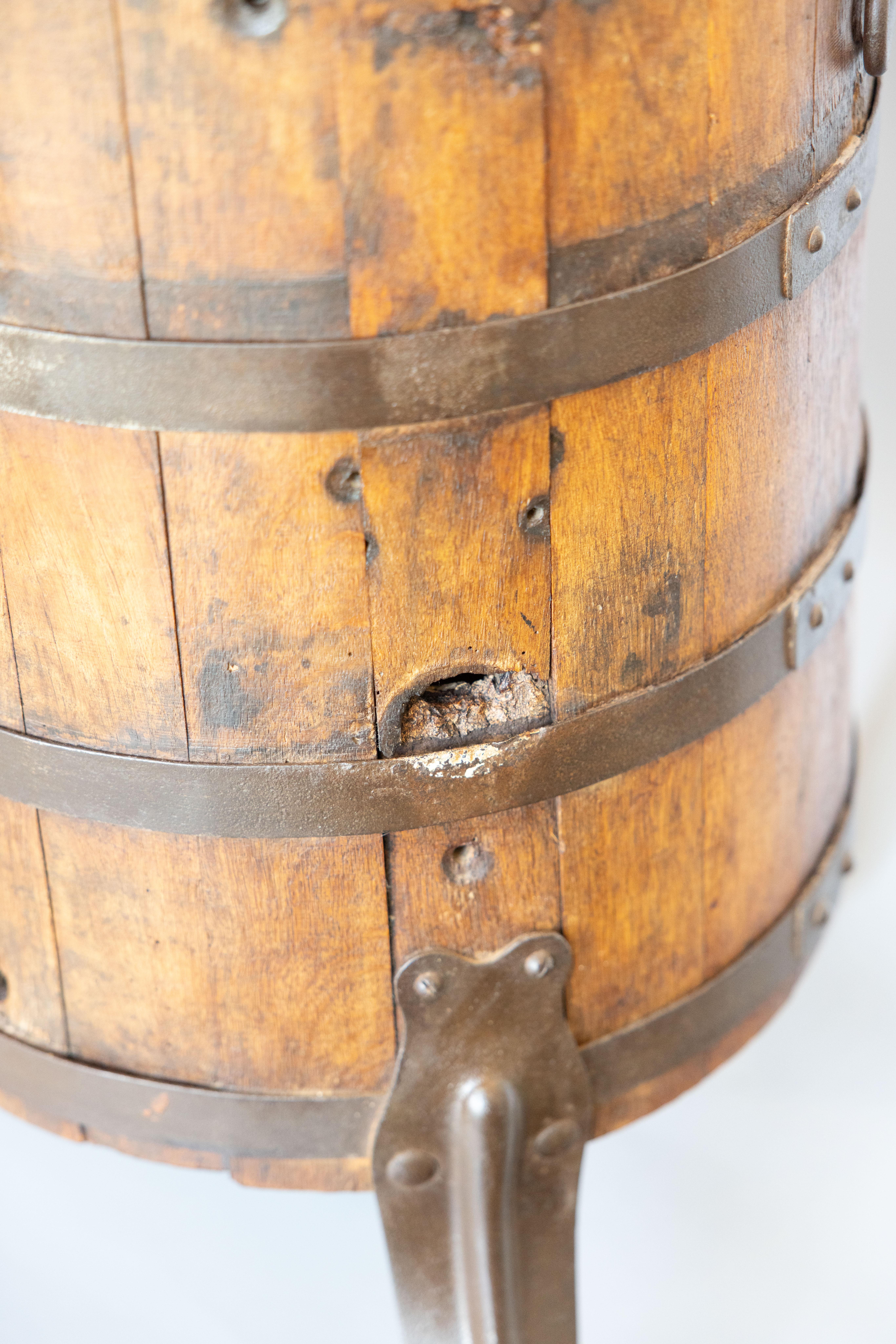 19. Jahrhundert Französisch Oak Barrel Beistelltisch im Angebot 1
