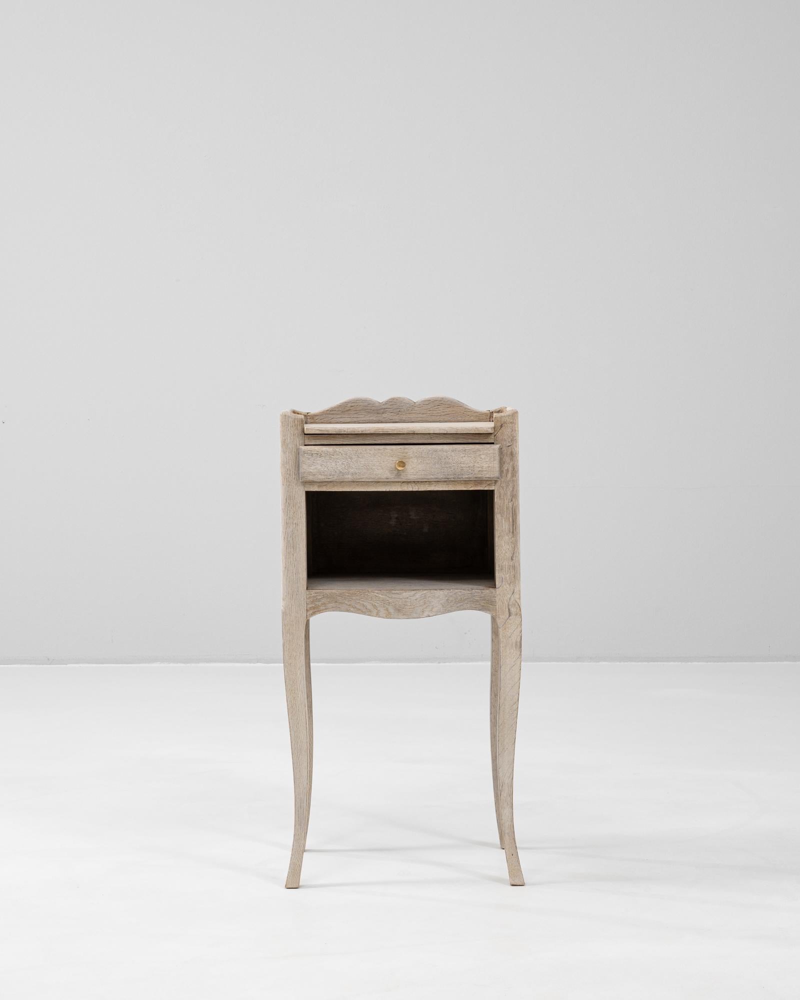 19th Century French Oak Bedside Table (Französisch) im Angebot
