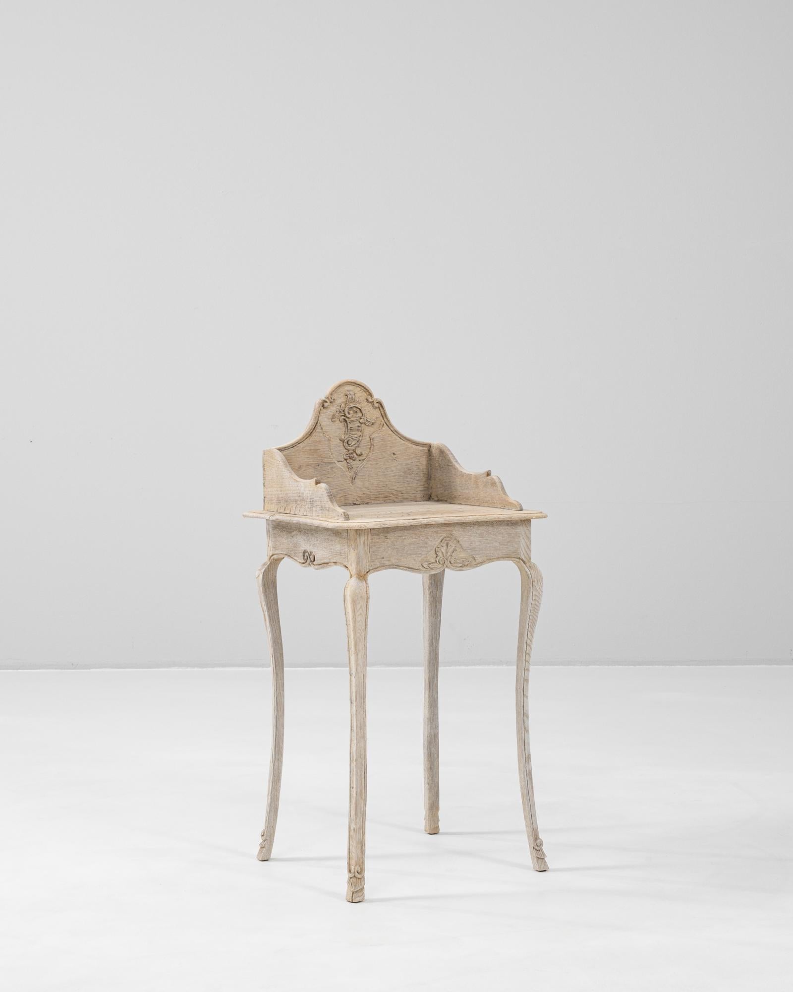 19th Century French Oak Bedside Table im Zustand „Gut“ im Angebot in High Point, NC