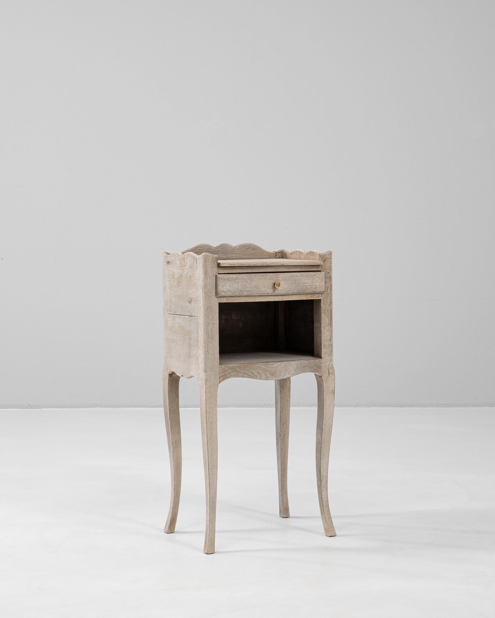 19th Century French Oak Bedside Table (Eichenholz) im Angebot