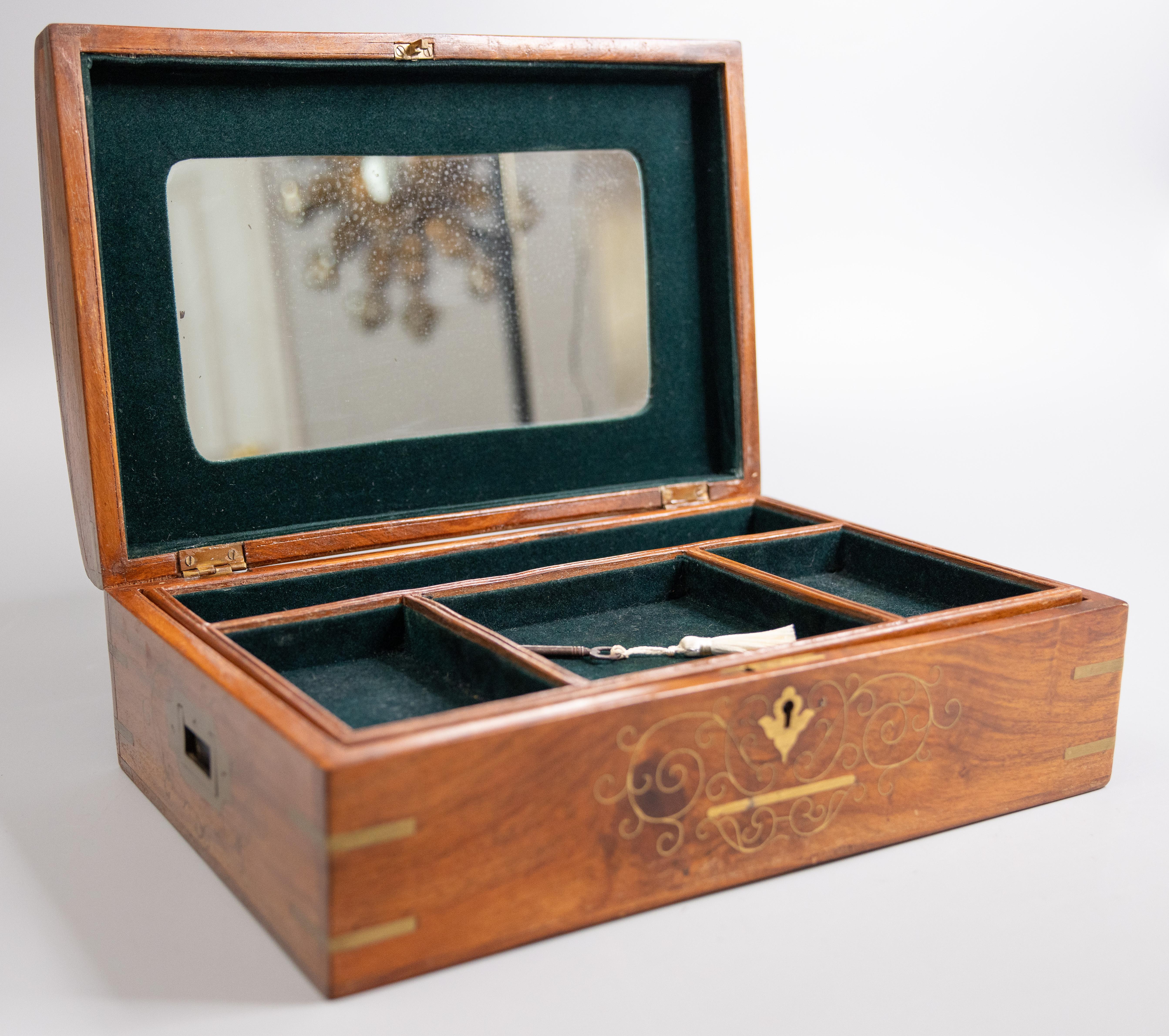 Boîte à bijoux en marqueterie de chêne et de boulle du 19e siècle, serrure et clé, vers 1880 en vente 1