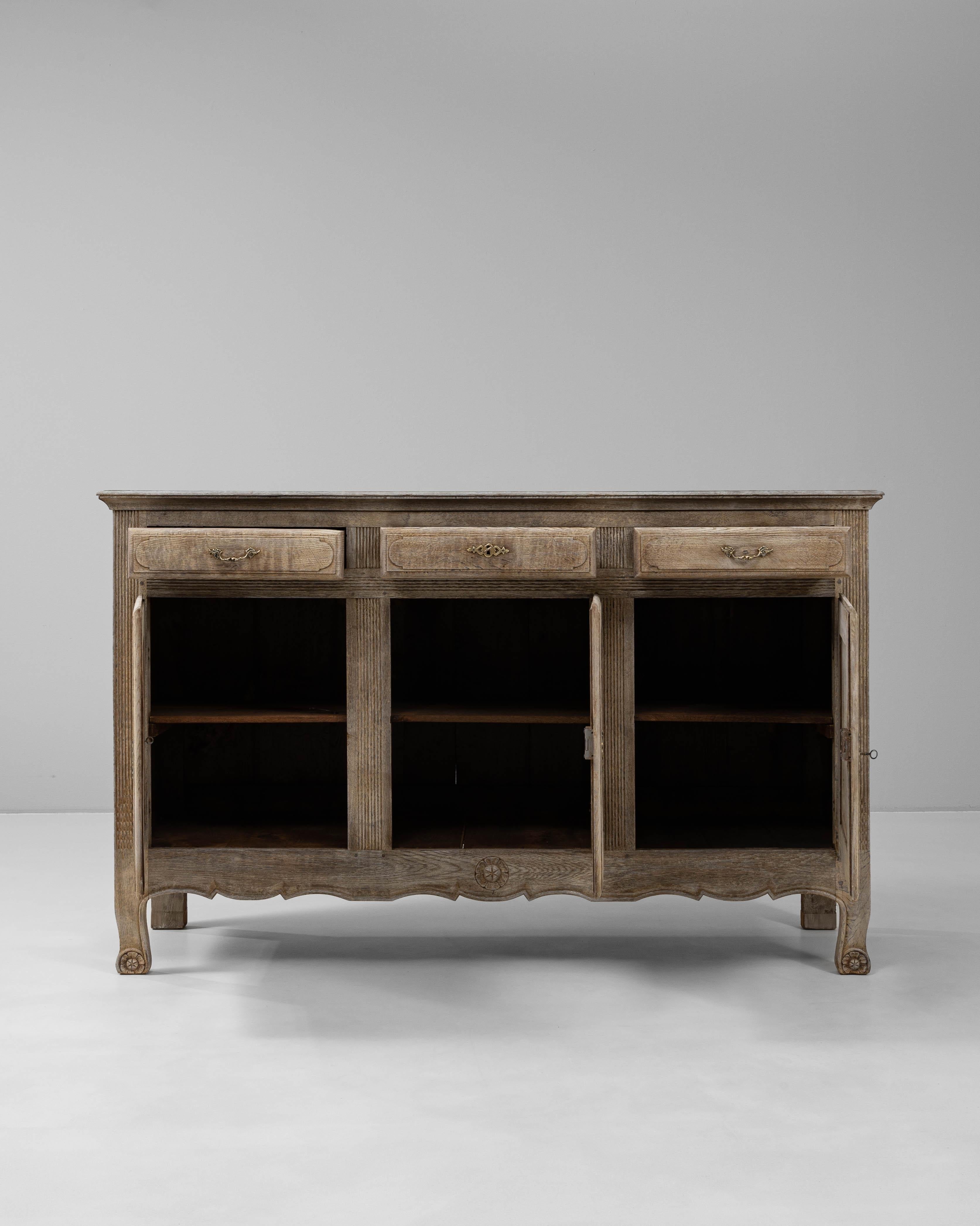 19th Century French Oak Buffet In condizioni buone in vendita a High Point, NC
